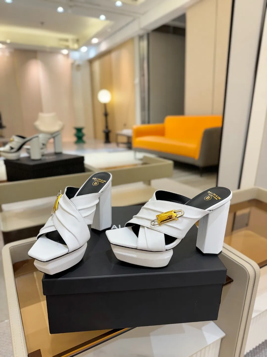 Balmain 2025 白防水プラットフォームハイヒールのスリッパファッション - 画像 (7)