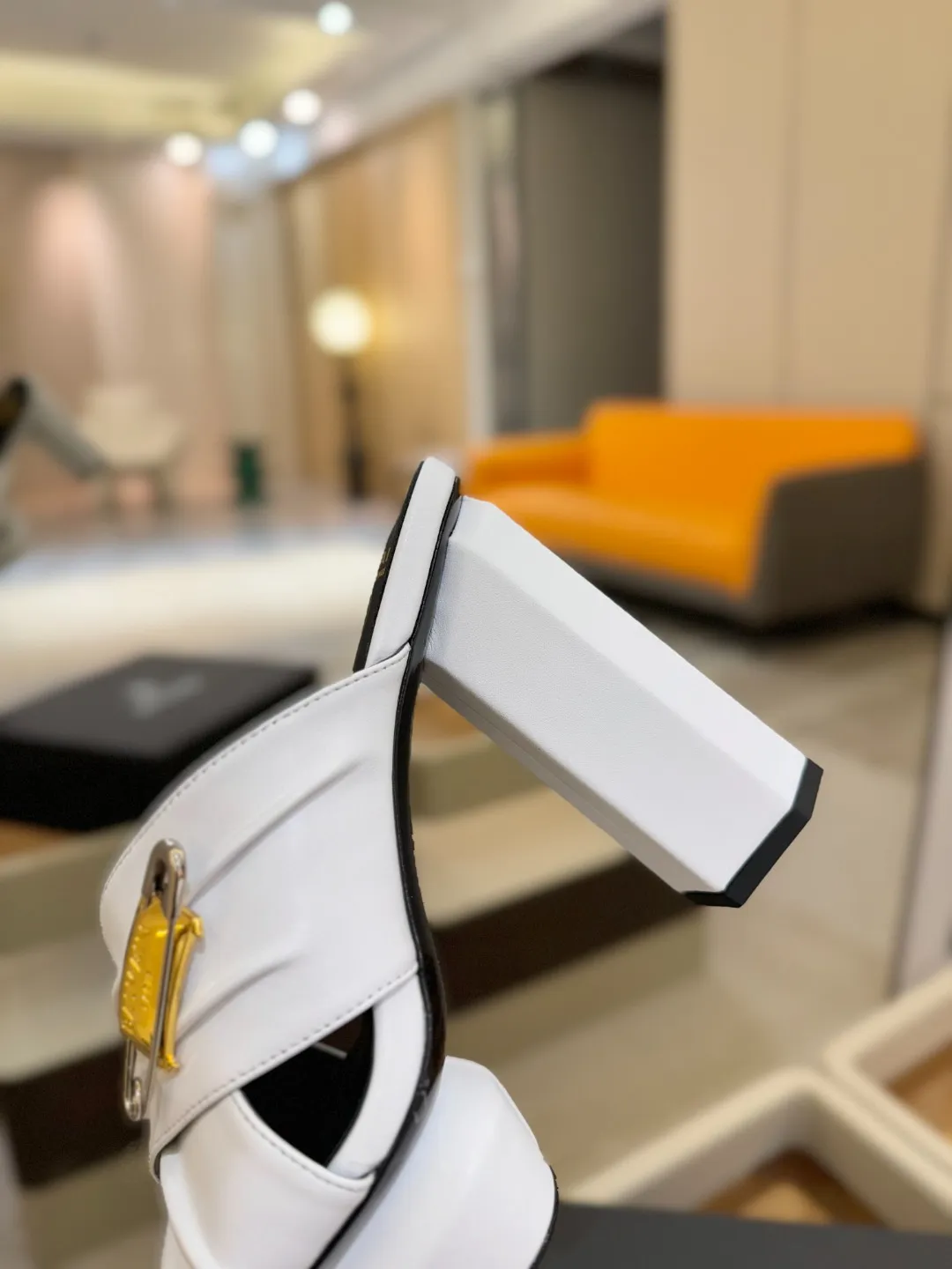 Balmain 2025 白防水プラットフォームハイヒールのスリッパファッション - 画像 (9)