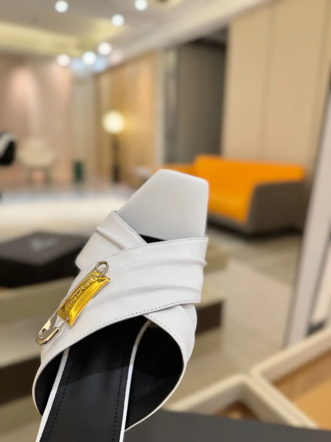 Balmain 2025 白防水プラットフォームハイヒールのスリッパファッション - 画像 (10)