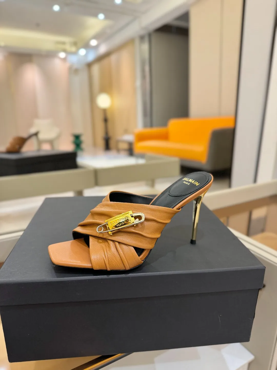 Balmain 2025 ショーハイヒールのスリッパ ブラウン ファッション