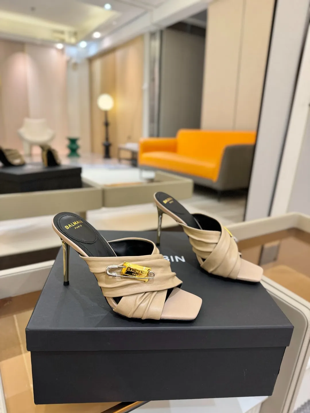Balmain ベージュ ハイヒールのスリッパ ファッション - 画像 (3)