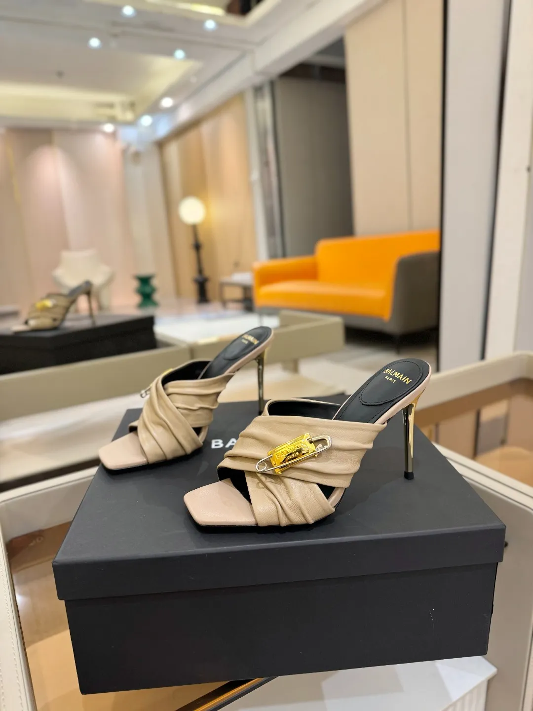 Balmain ベージュ ハイヒールのスリッパ ファッション - 画像 (4)