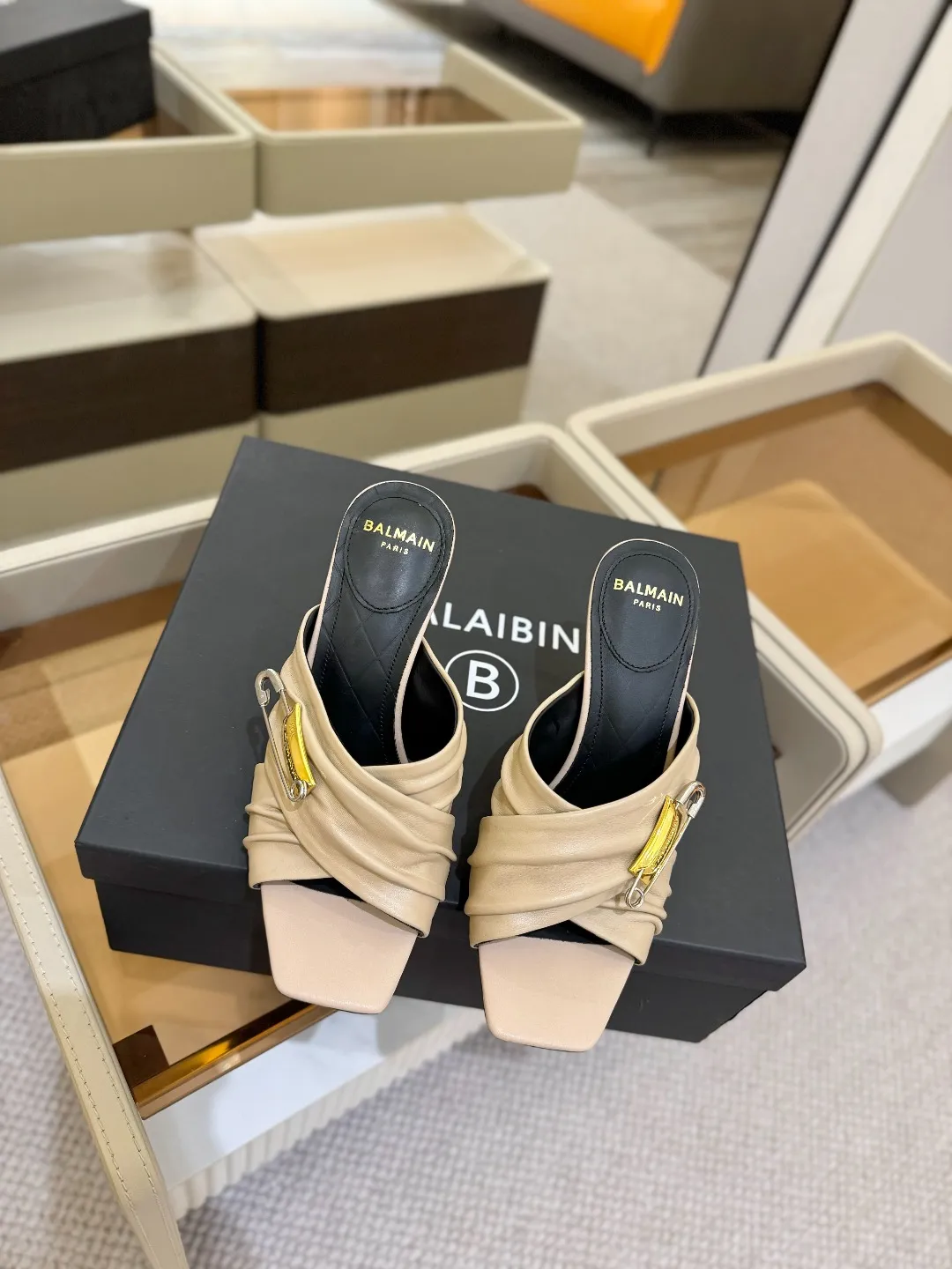 Balmain ベージュ ハイヒールのスリッパ ファッション - 画像 (5)