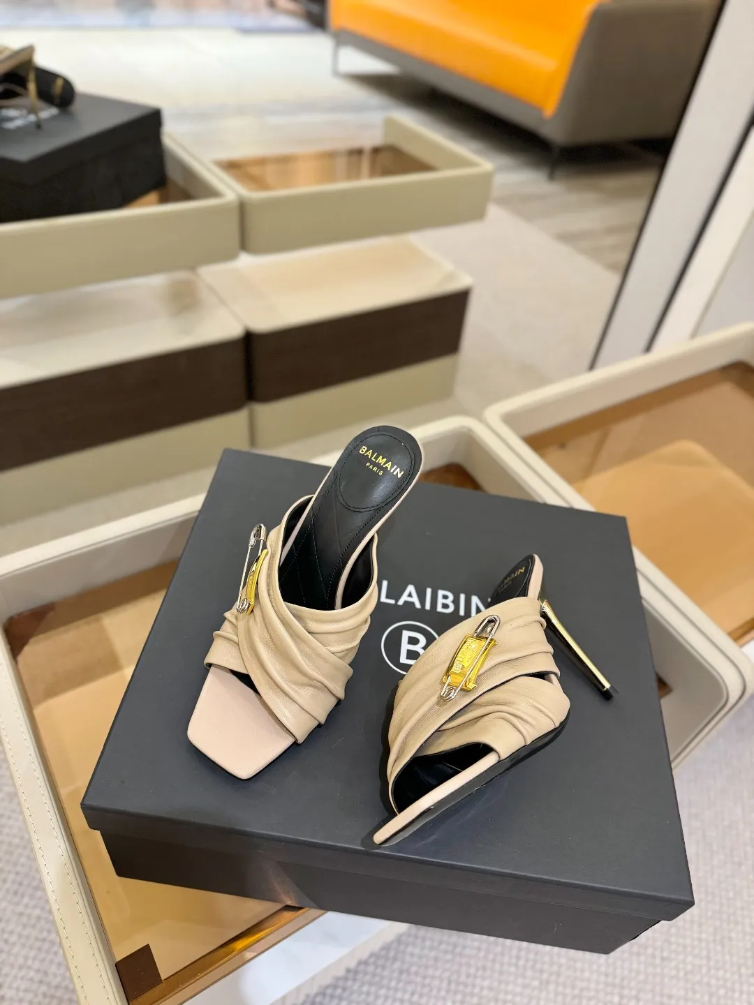 Balmain ベージュ ハイヒールのスリッパ ファッション - 画像 (7)