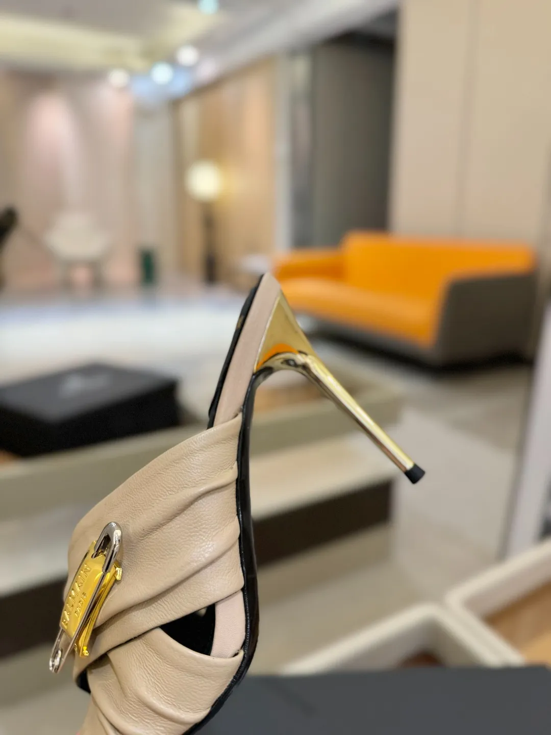 Balmain ベージュ ハイヒールのスリッパ ファッション - 画像 (9)