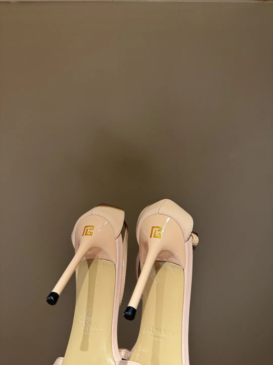 Balmainバレマン2025春夏ニューアイテム高品質なモデル四角い頭ハイヒールサンダル - 画像 (10)