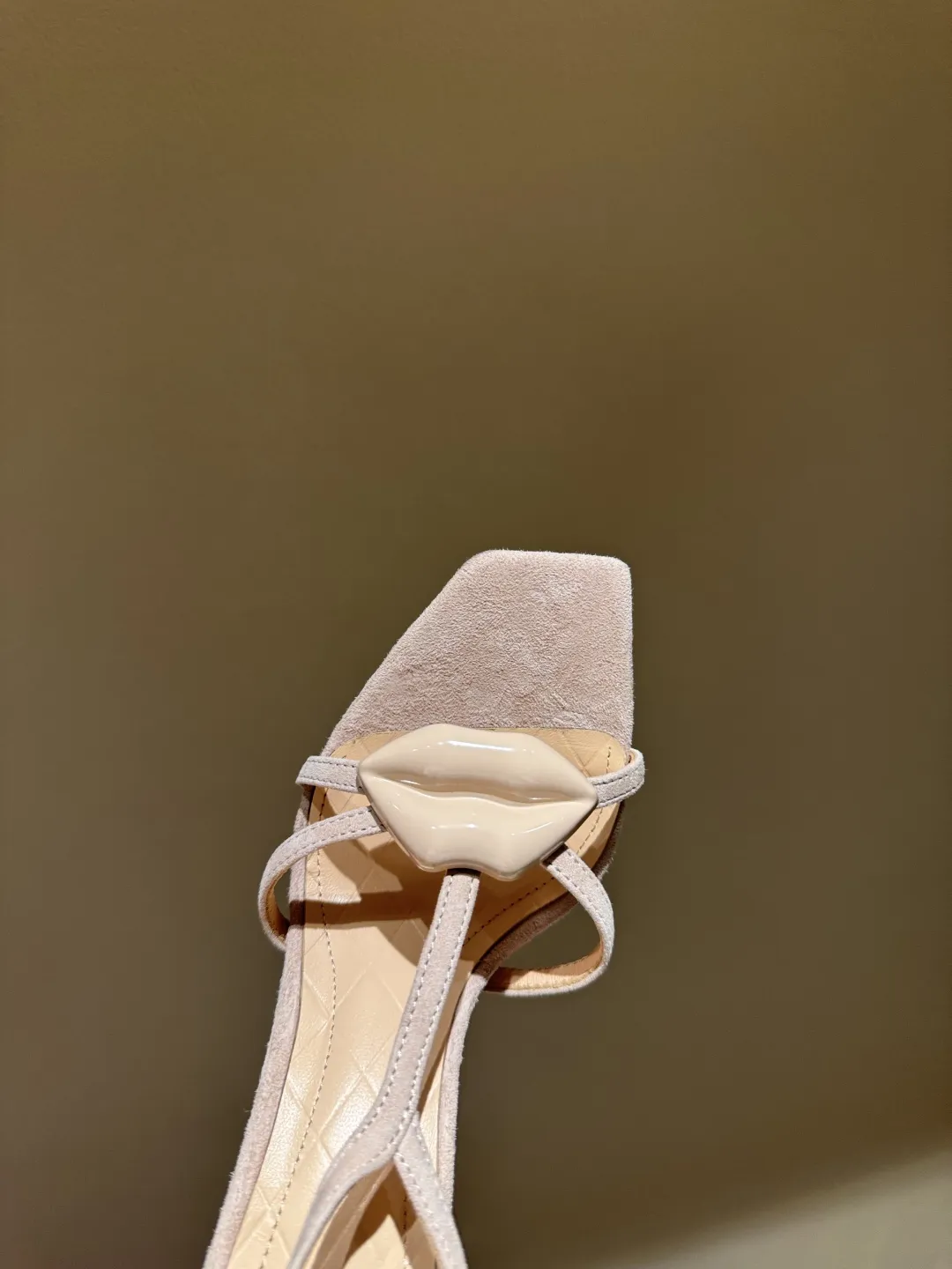 Balmainバレン2025春夏ニューアイテムベージュハイヒールのスクエアトゥサンダル - 画像 (6)