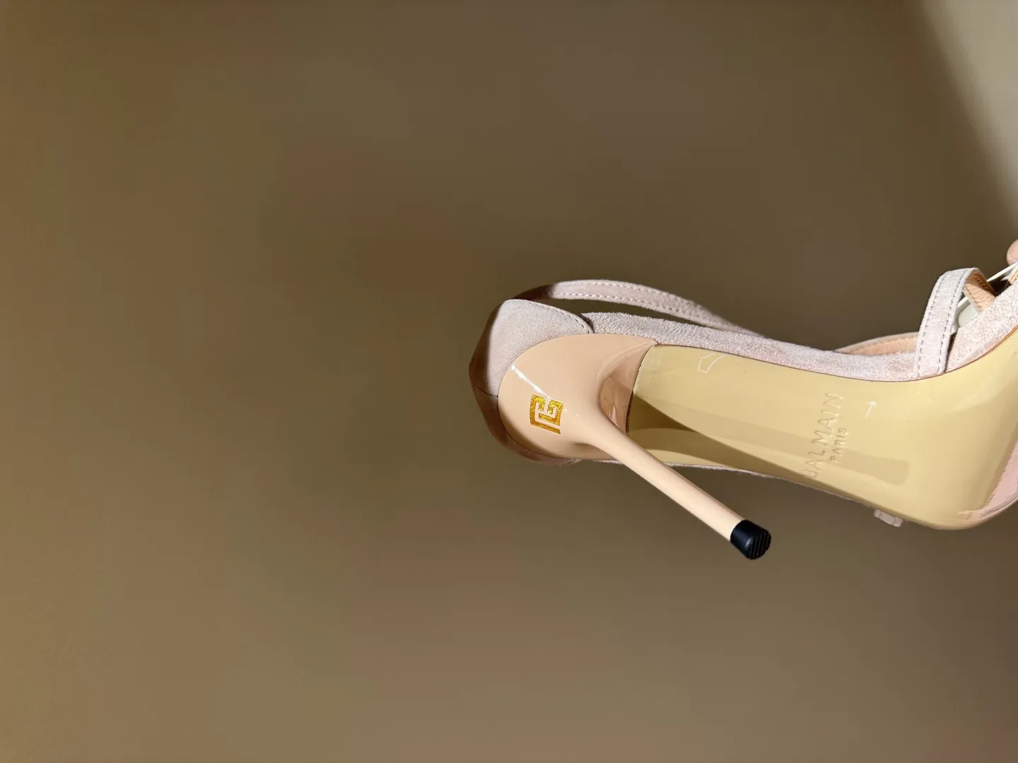 Balmainバレン2025春夏ニューアイテムベージュハイヒールのスクエアトゥサンダル - 画像 (9)