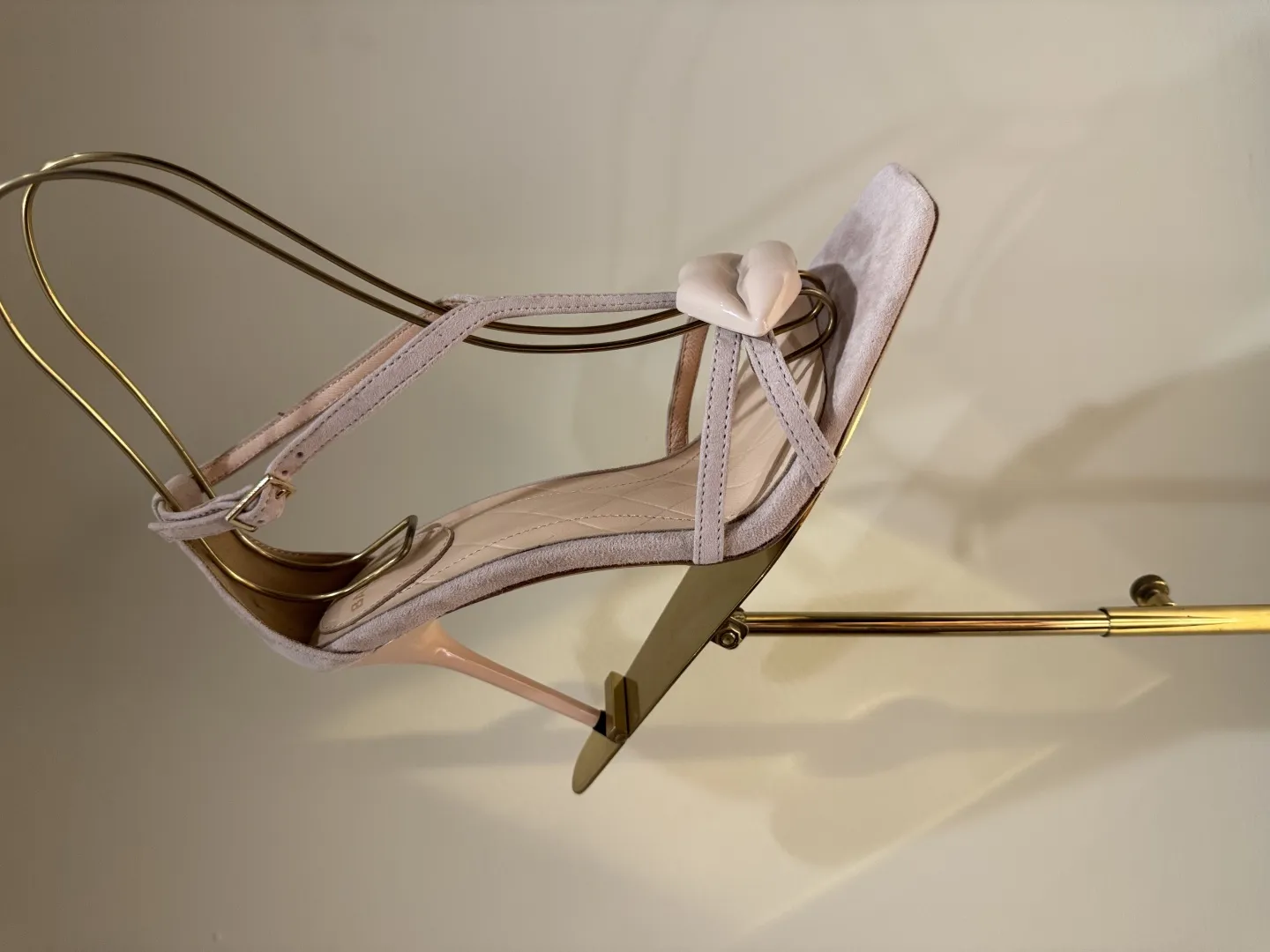 Balmainバレン2025春夏ニューアイテムベージュハイヒールのスクエアトゥサンダル