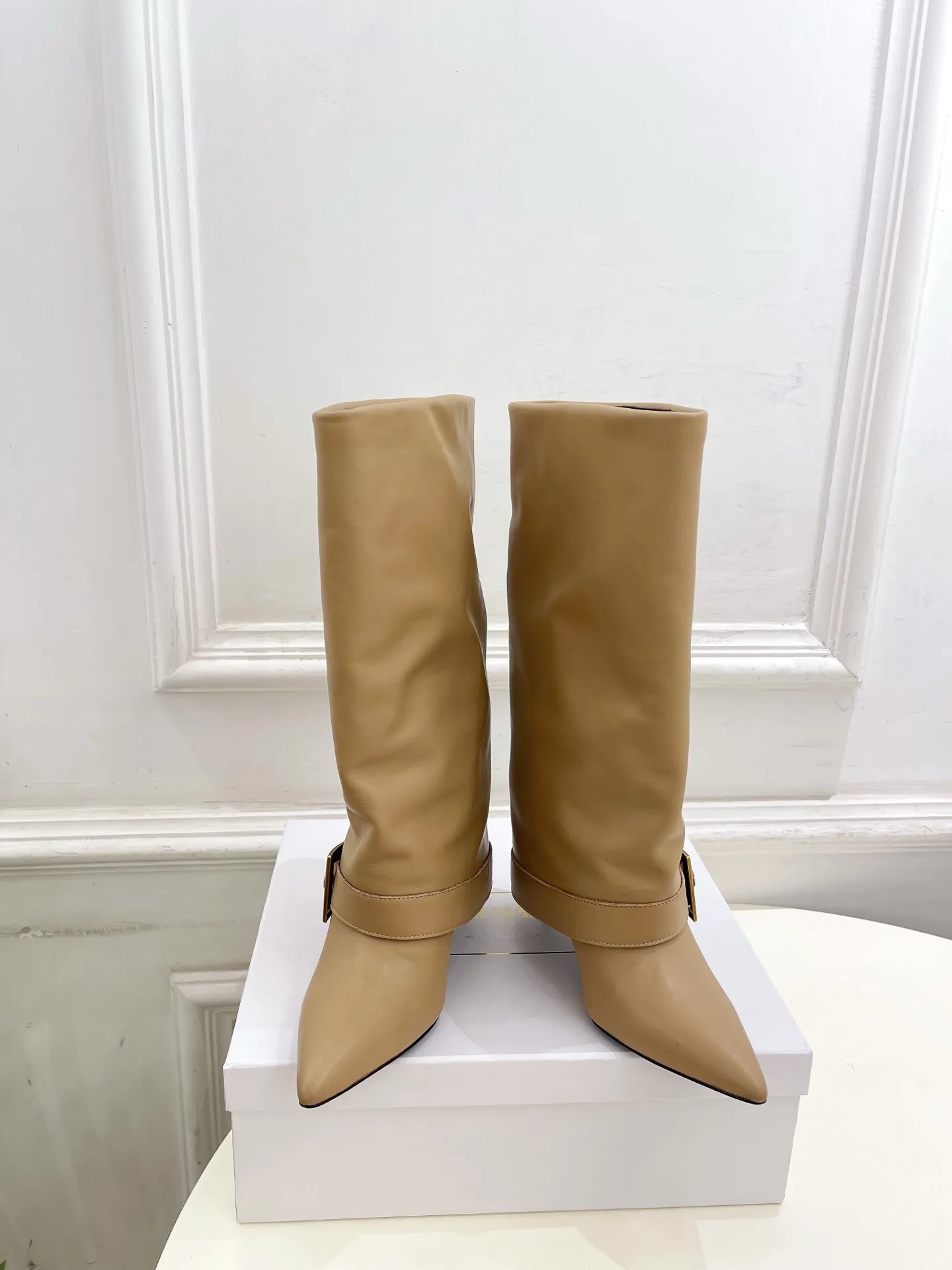 Balmainバーマン ベージュ 尖頭ブーツ 新作 - 画像 (3)