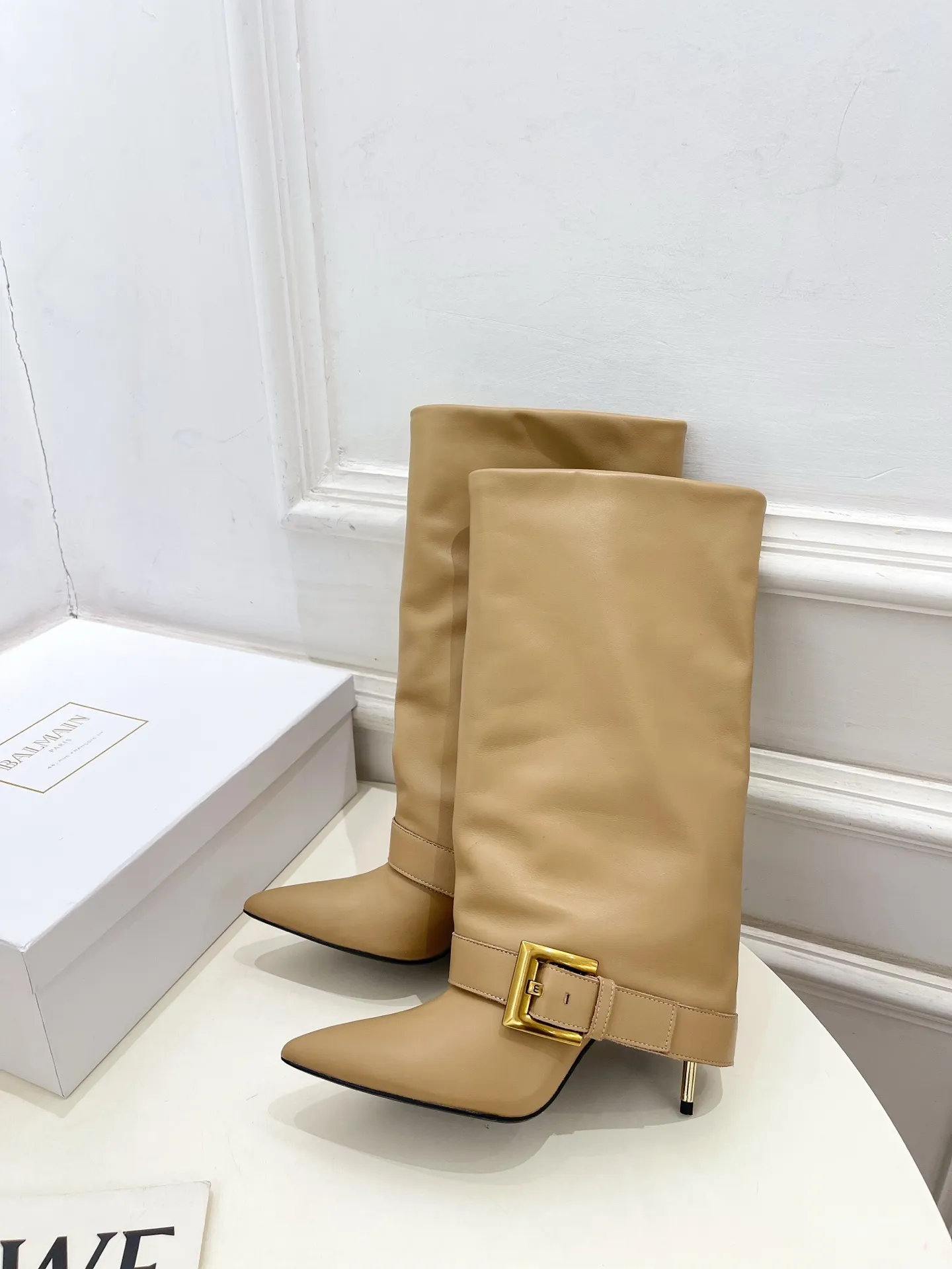 Balmainバーマン ベージュ 尖頭ブーツ 新作 - 画像 (4)