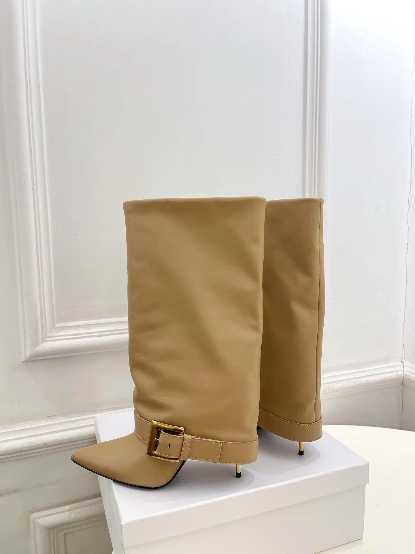 Balmainバーマン ベージュ 尖頭ブーツ 新作 - 画像 (6)