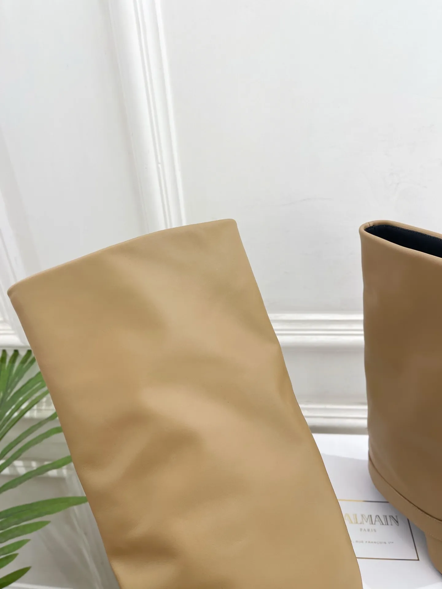 Balmainバーマン ベージュ 尖頭ブーツ 新作 - 画像 (8)