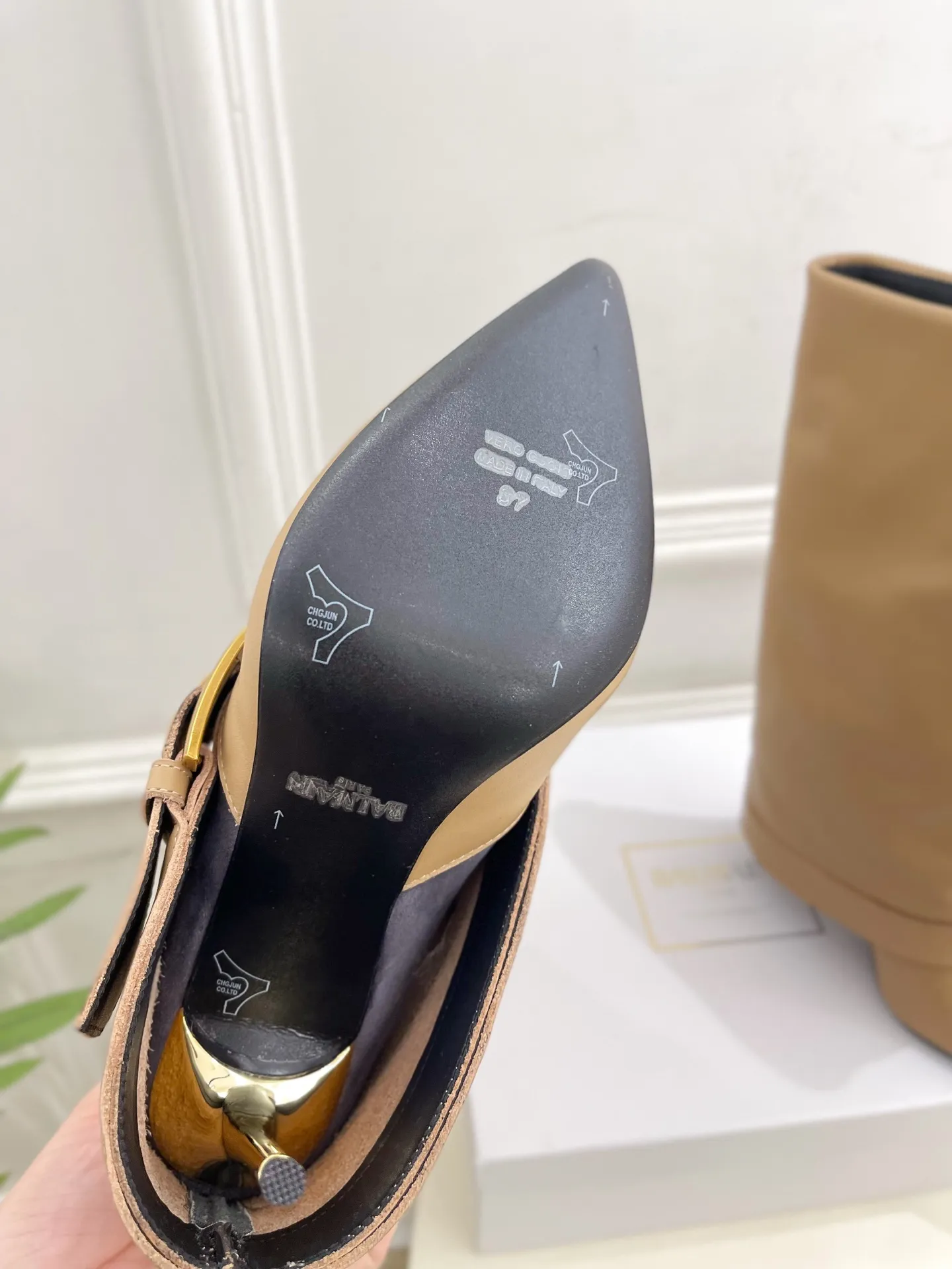 Balmainバーマン ベージュ 尖頭ブーツ 新作 - 画像 (10)