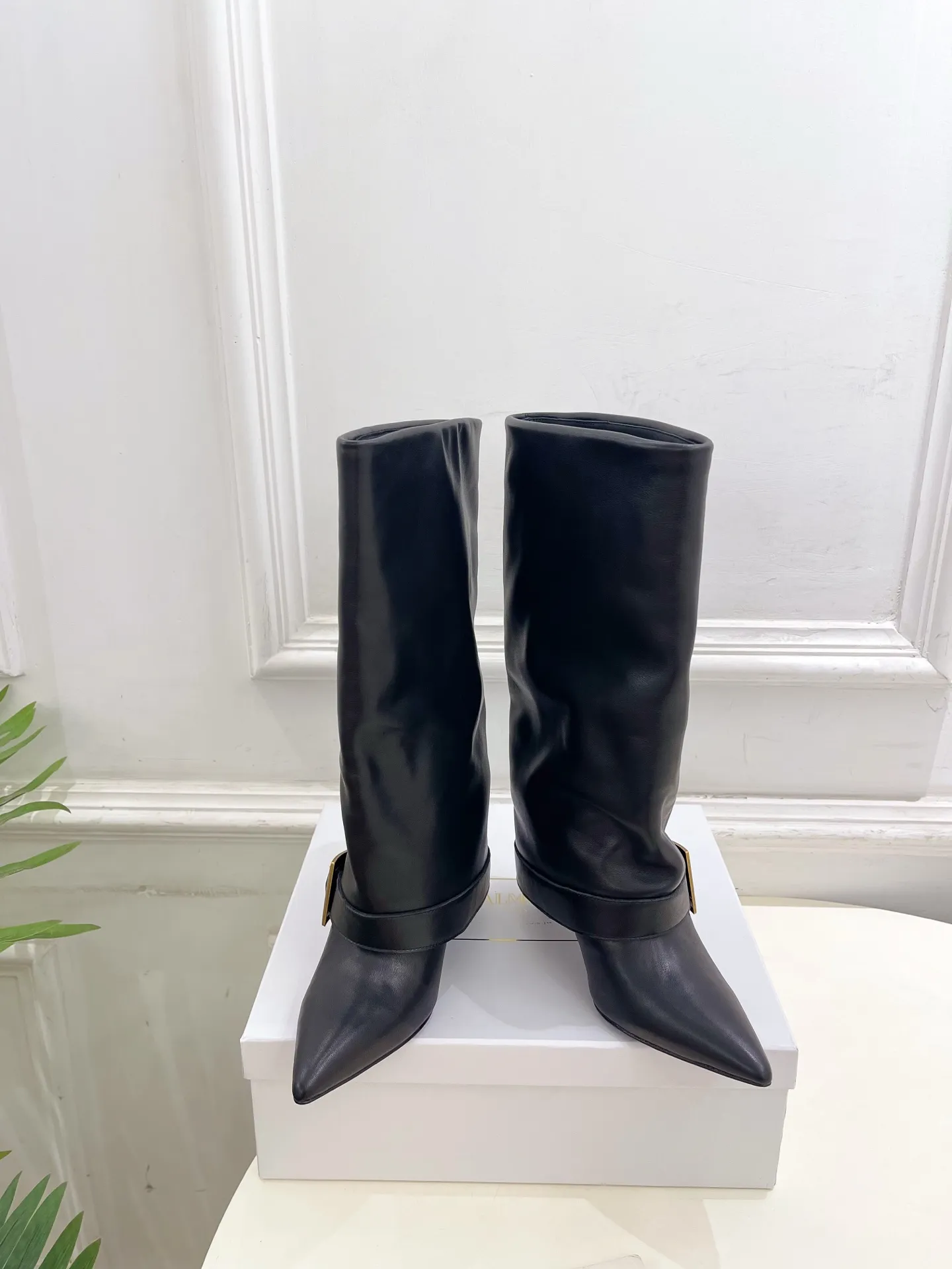 Balmainバレン 新作 ブラック ブーツ 尖頭デザイン - 画像 (3)