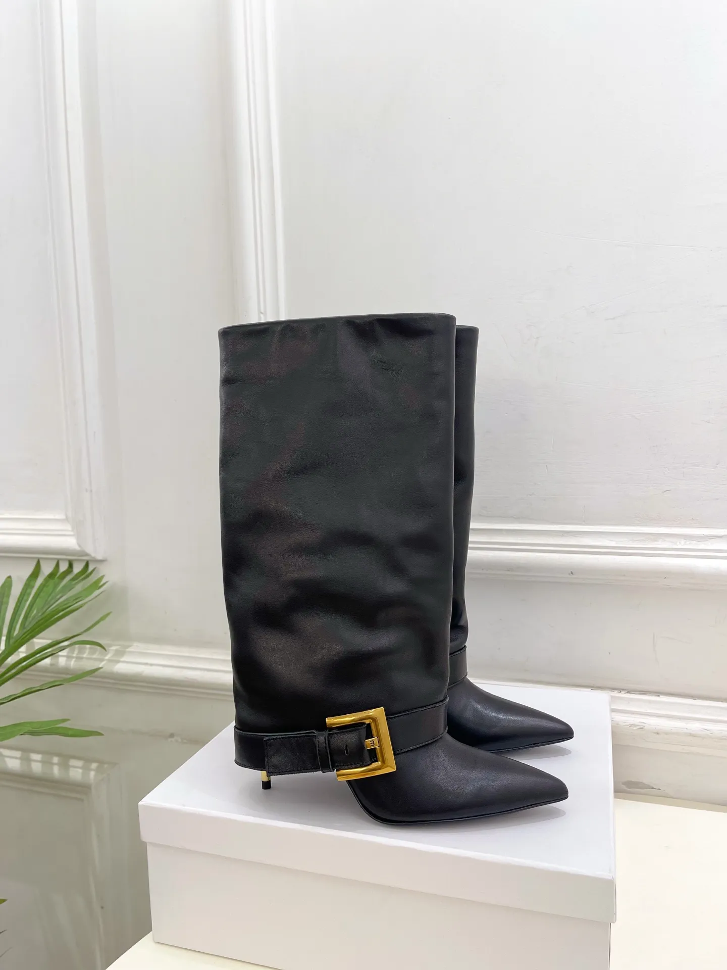 Balmainバレン 新作 ブラック ブーツ 尖頭デザイン