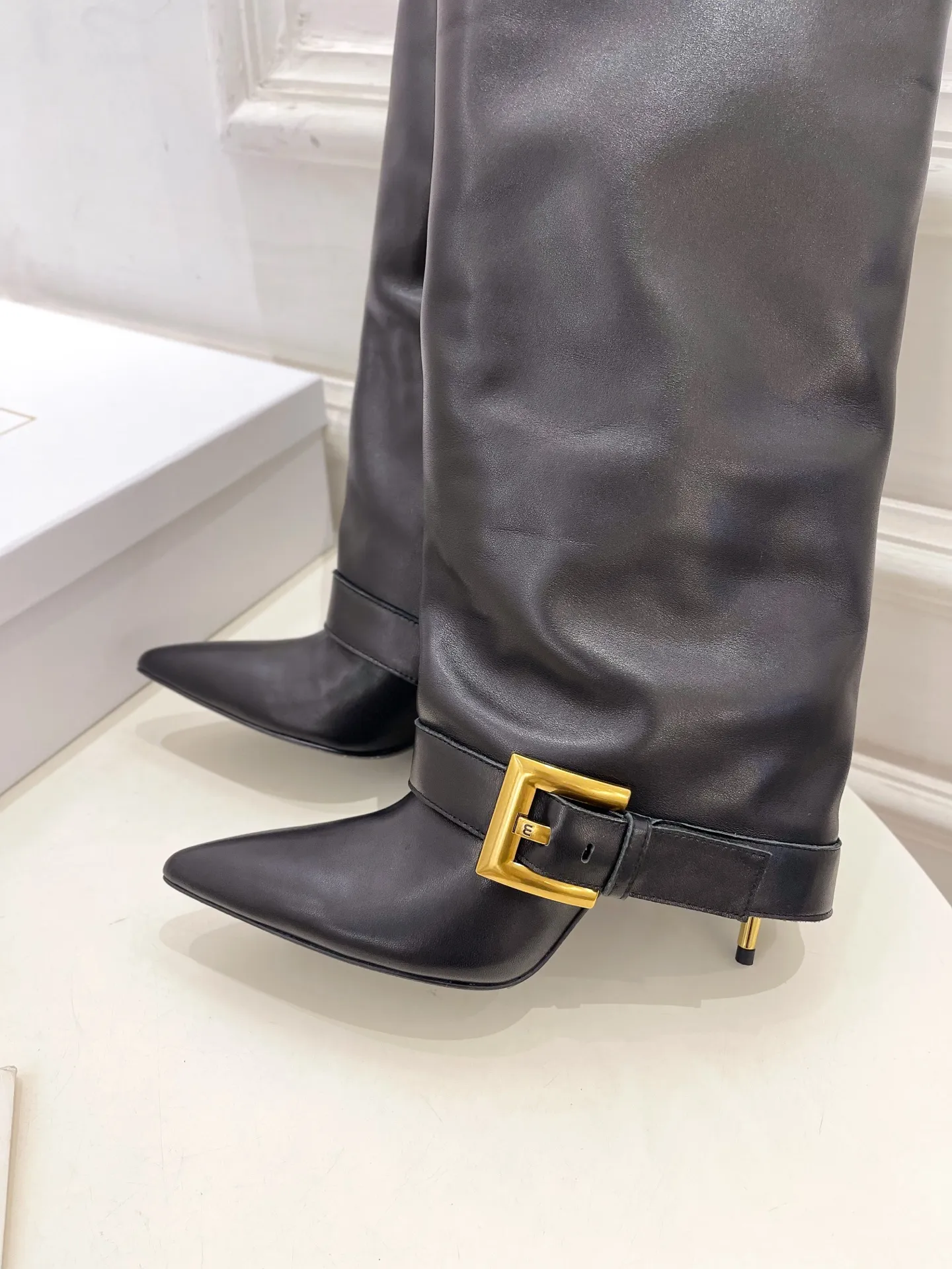 Balmainバレン 新作 ブラック ブーツ 尖頭デザイン - 画像 (8)