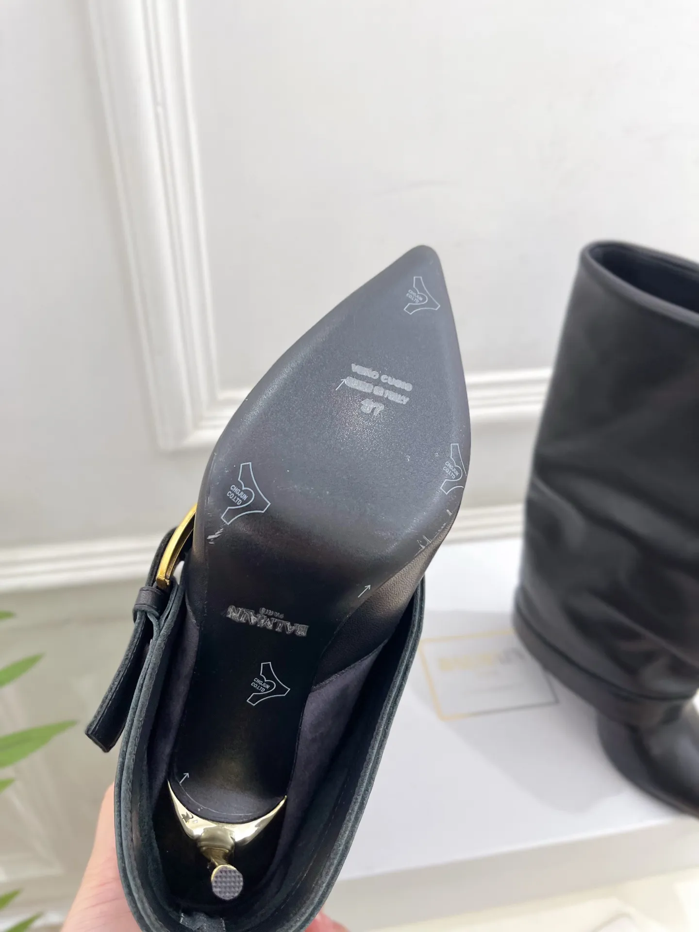 Balmainバレン 新作 ブラック ブーツ 尖頭デザイン - 画像 (10)