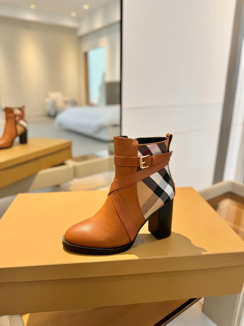 Burberry 2023新作クラシック格子柄ブーツ