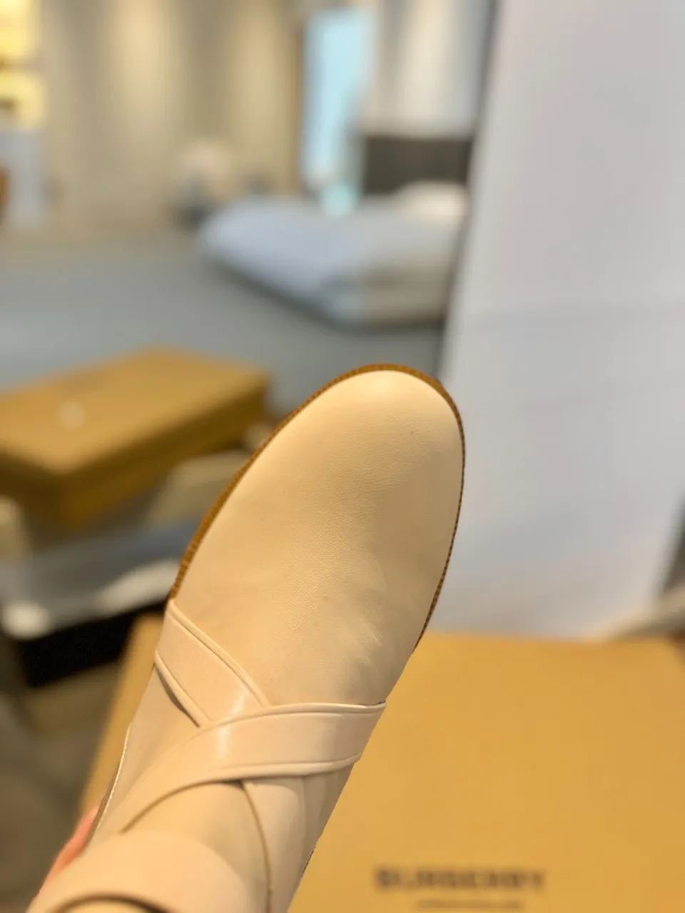 Burberry 2023新作ベージュアンクルブーツ - 画像 (10)