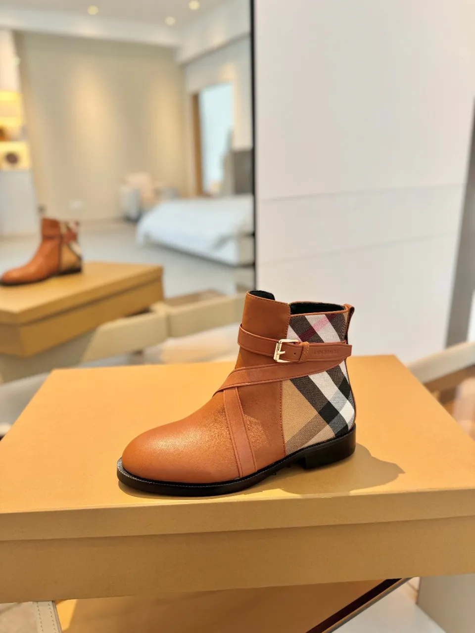 Burberry クラシック格子柄アンクルブーツベージュ