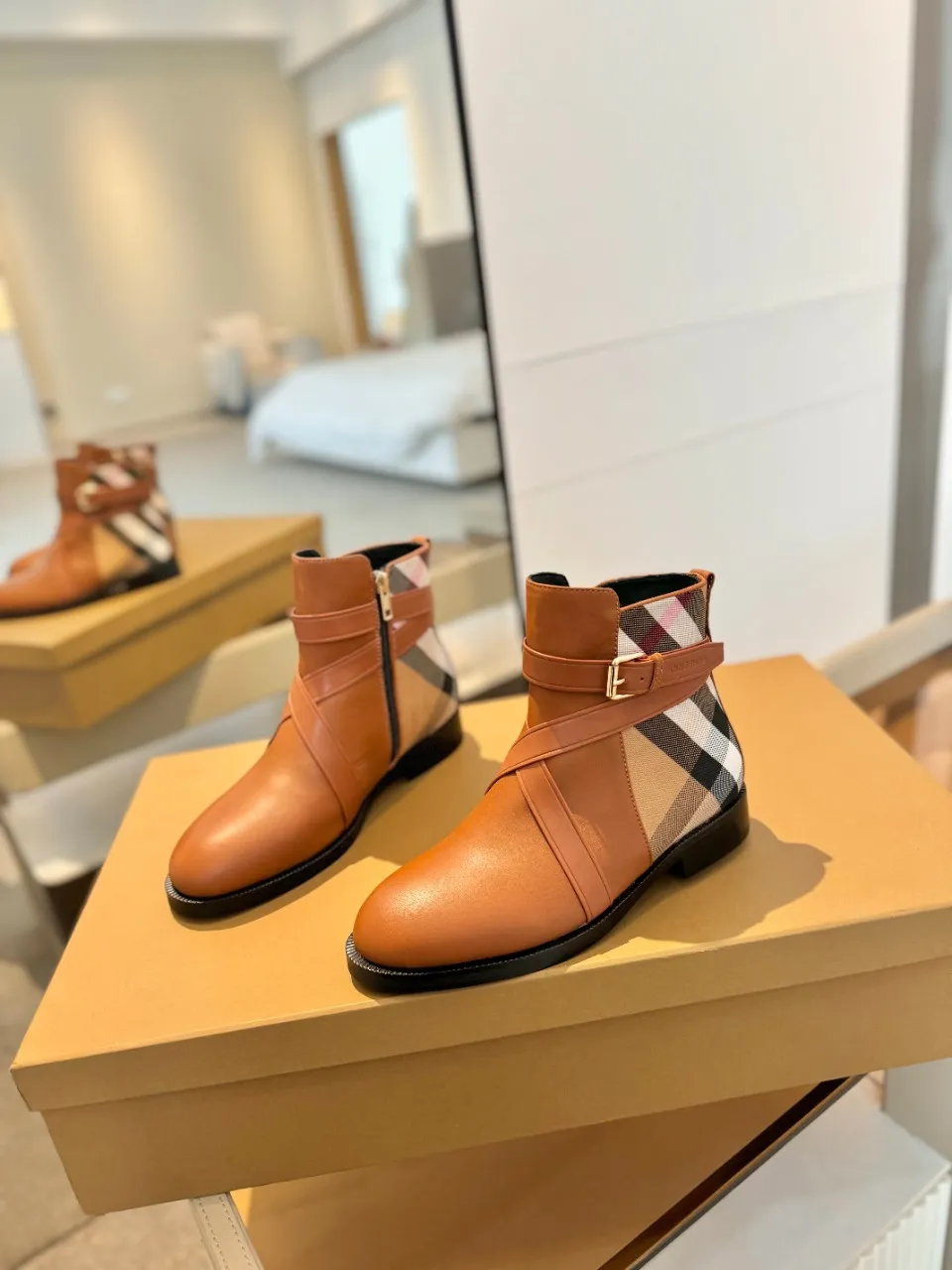 Burberry クラシック格子柄アンクルブーツベージュ - 画像 (3)