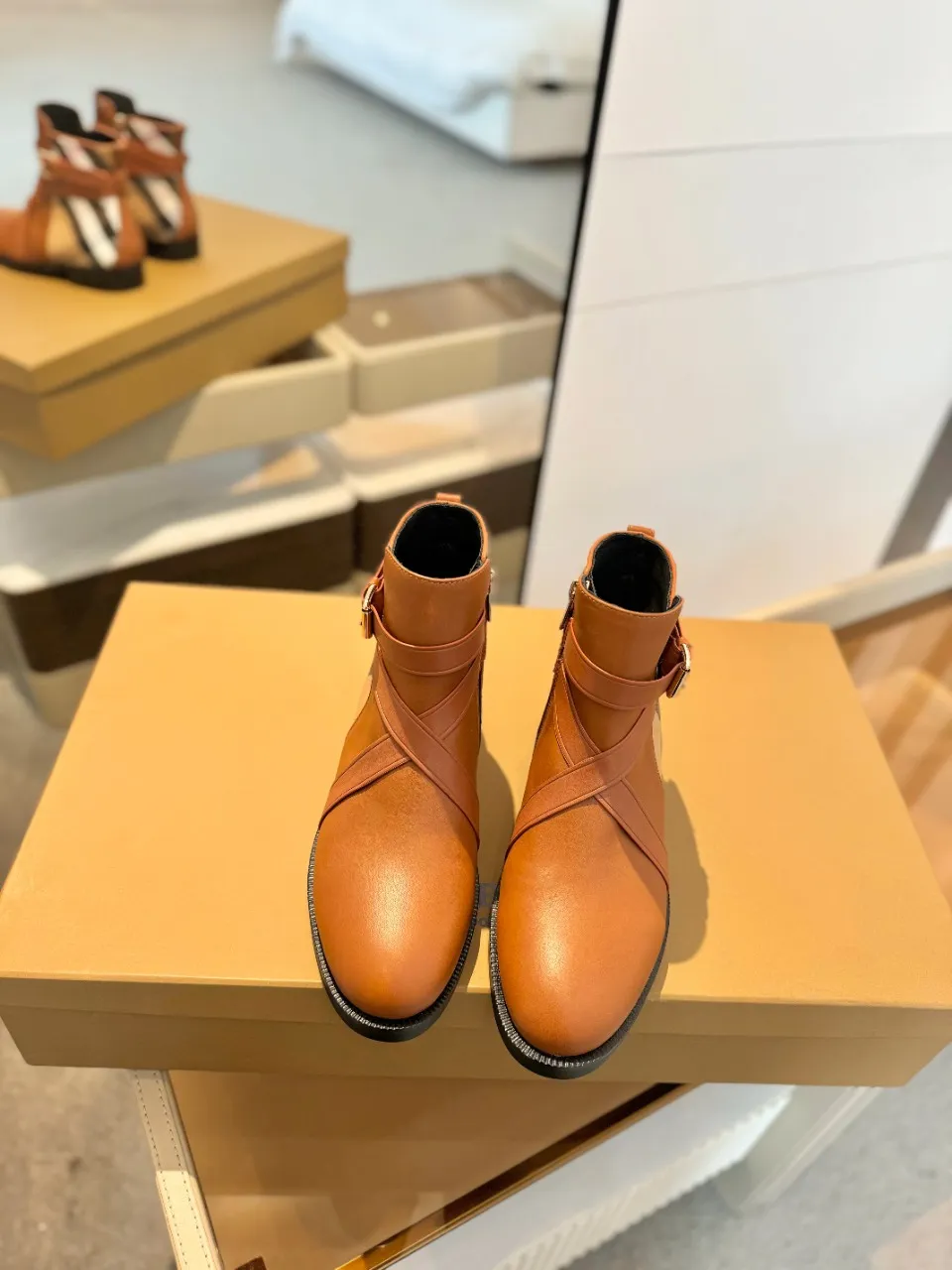 Burberry クラシック格子柄アンクルブーツベージュ - 画像 (4)