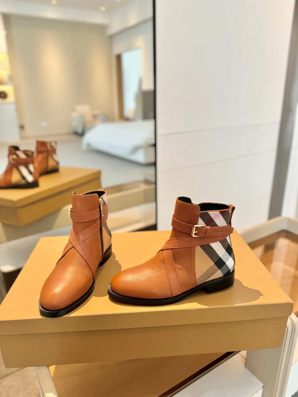 Burberry クラシック格子柄アンクルブーツベージュ - 画像 (5)