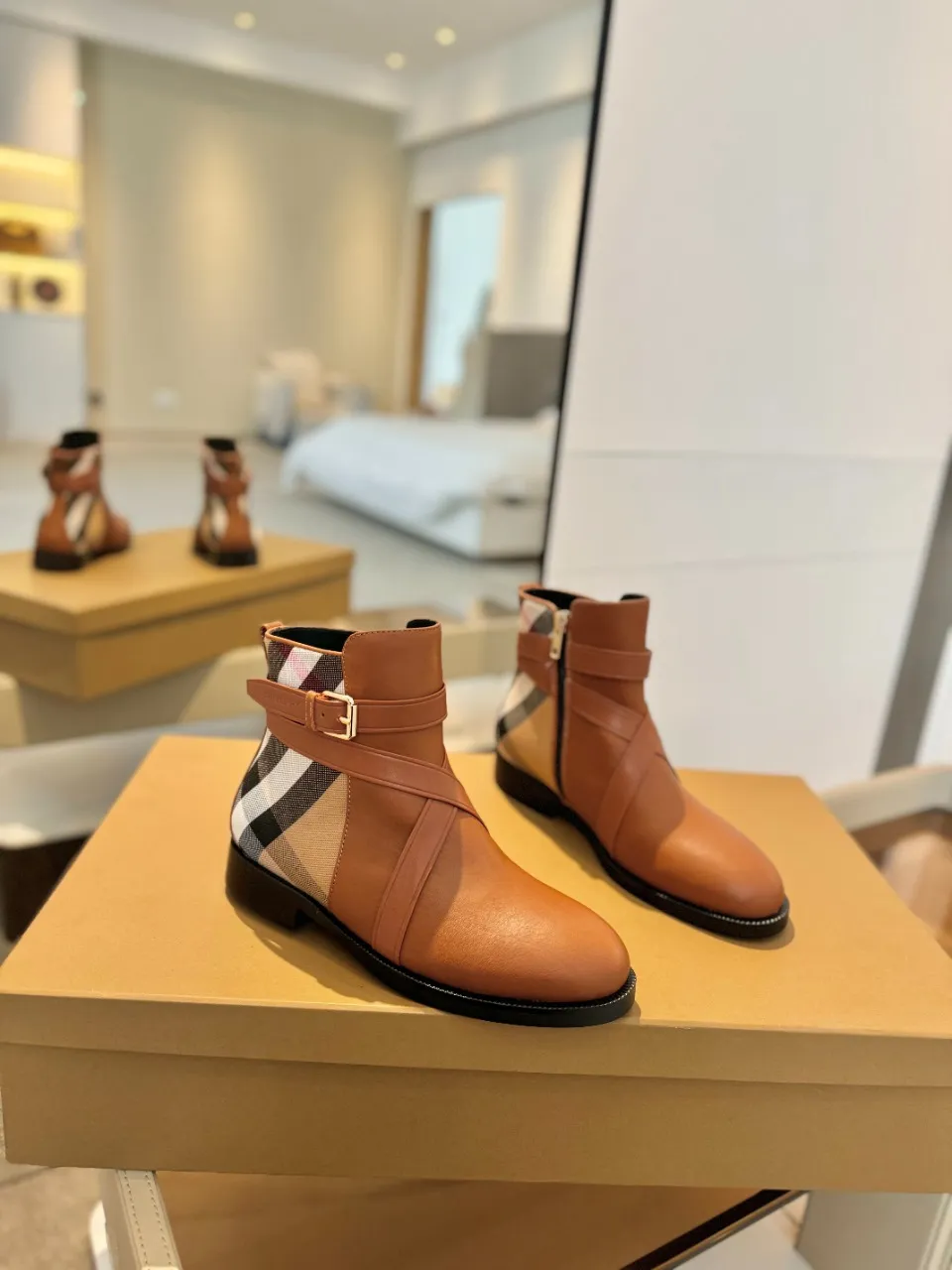 Burberry クラシック格子柄アンクルブーツベージュ - 画像 (7)