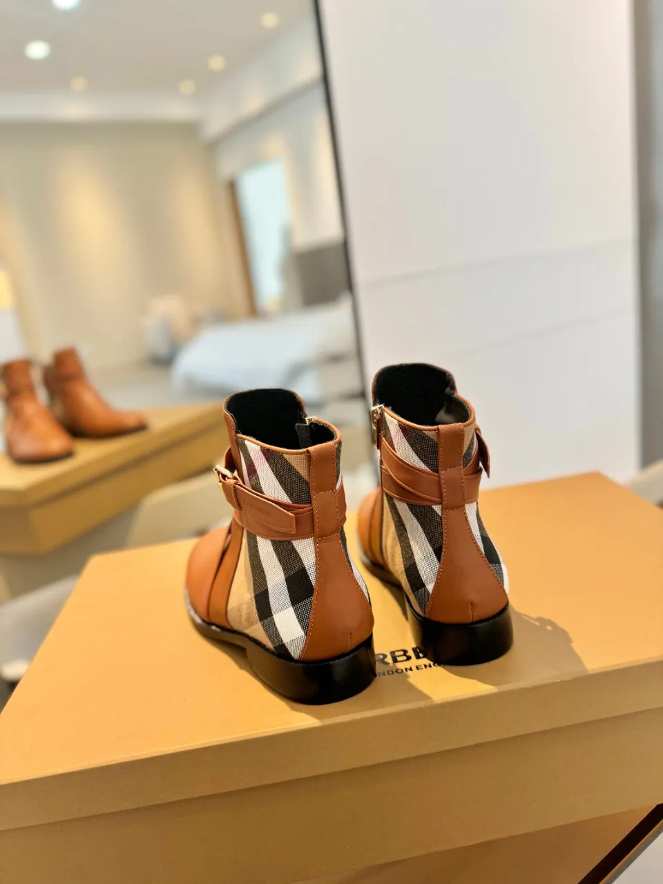 Burberry クラシック格子柄アンクルブーツベージュ - 画像 (8)