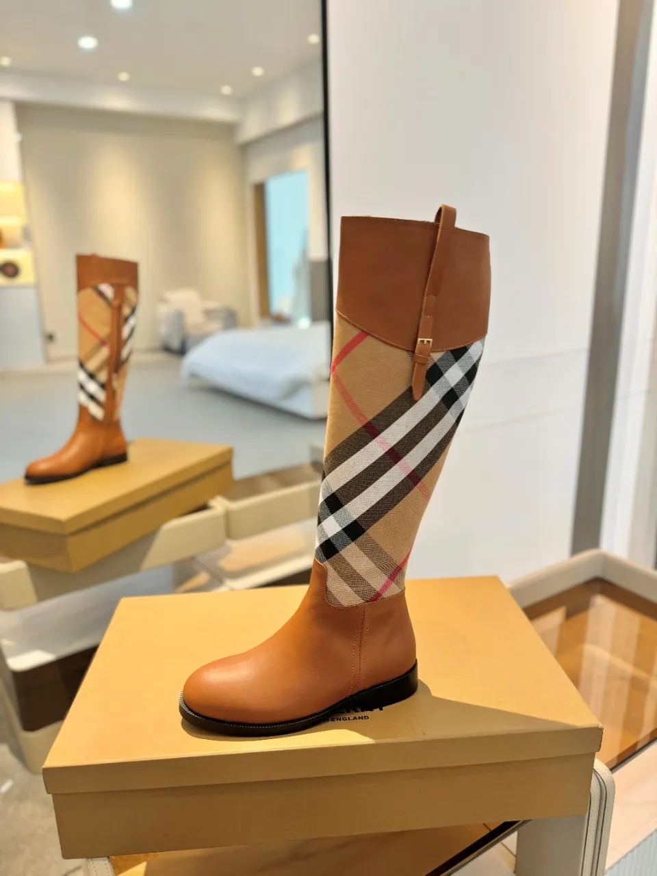 Burberry ブーツ 格子柄 茶色 新作