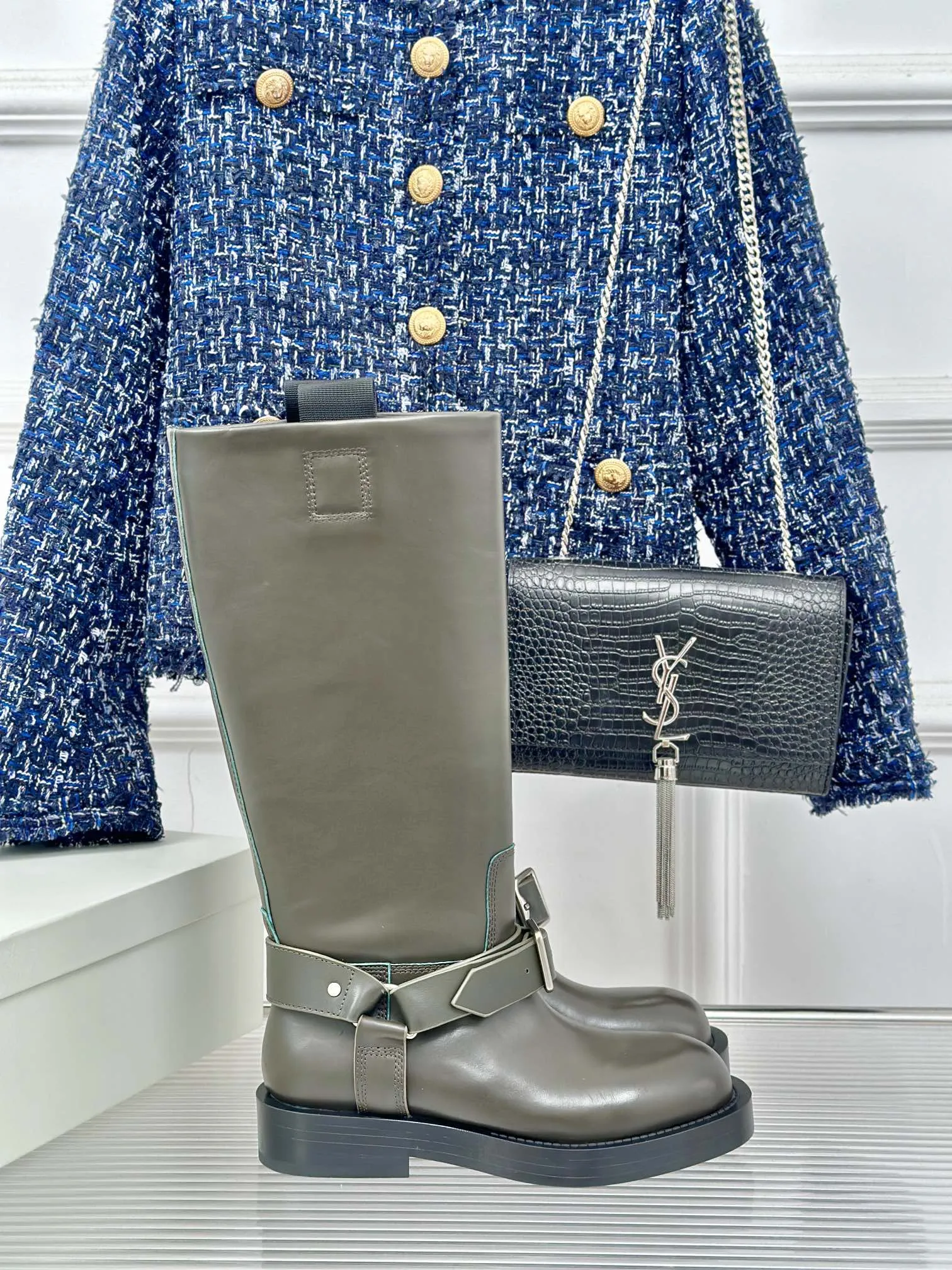 Burberry グレーブーツ新作リボンデザイン