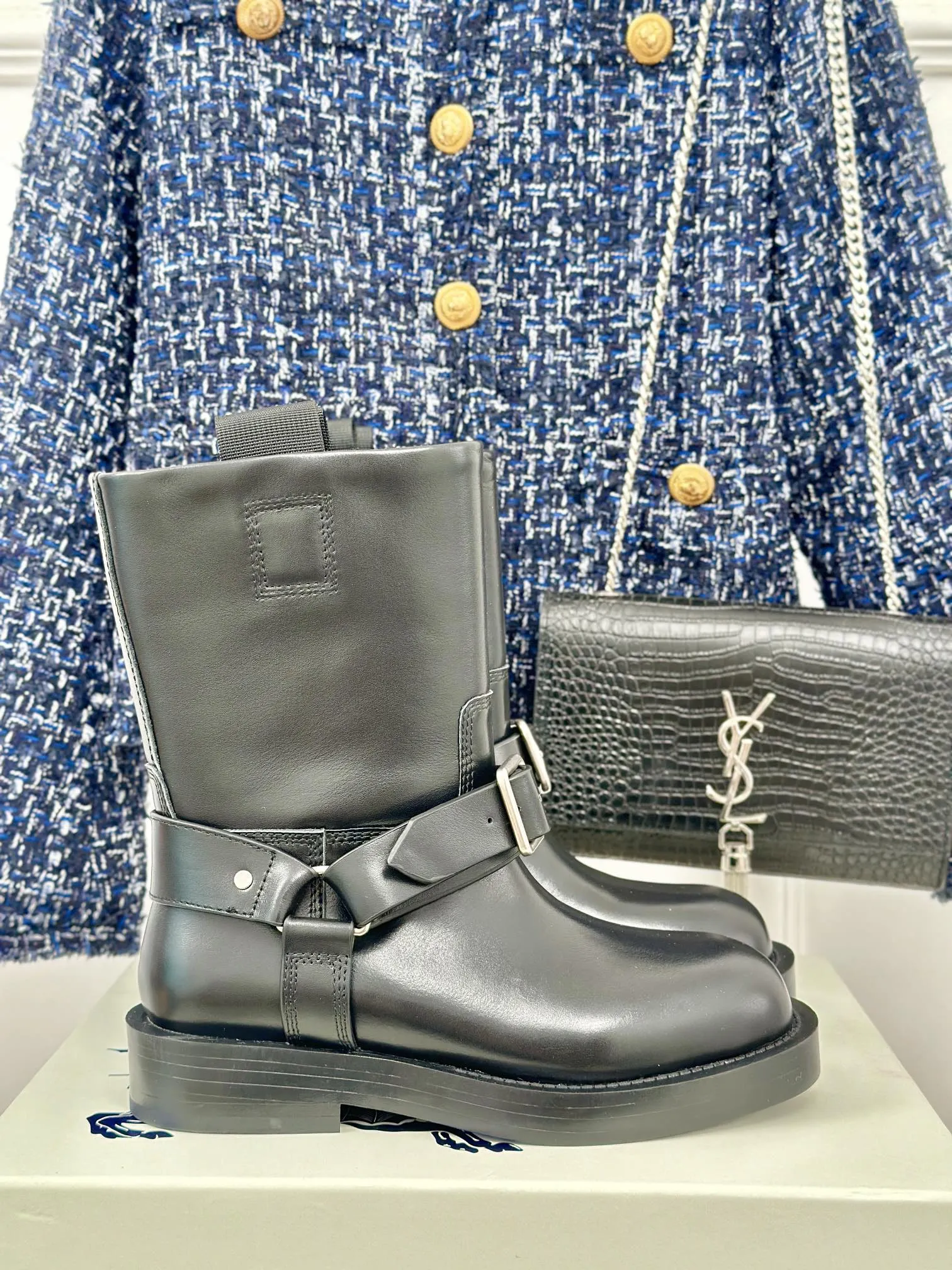 Burberry ブラックブーツ新作リボンデザイン