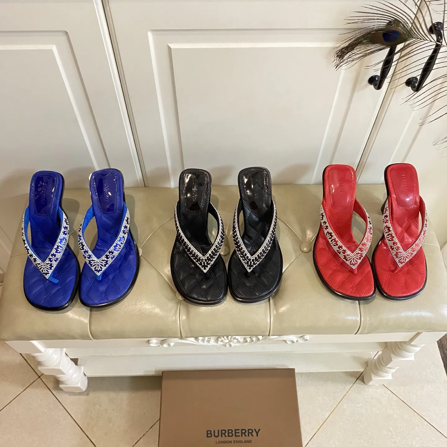バーバリー新作ハイヒールのビーチサンダルブルー黒赤リボンデザイン - 画像 (3)