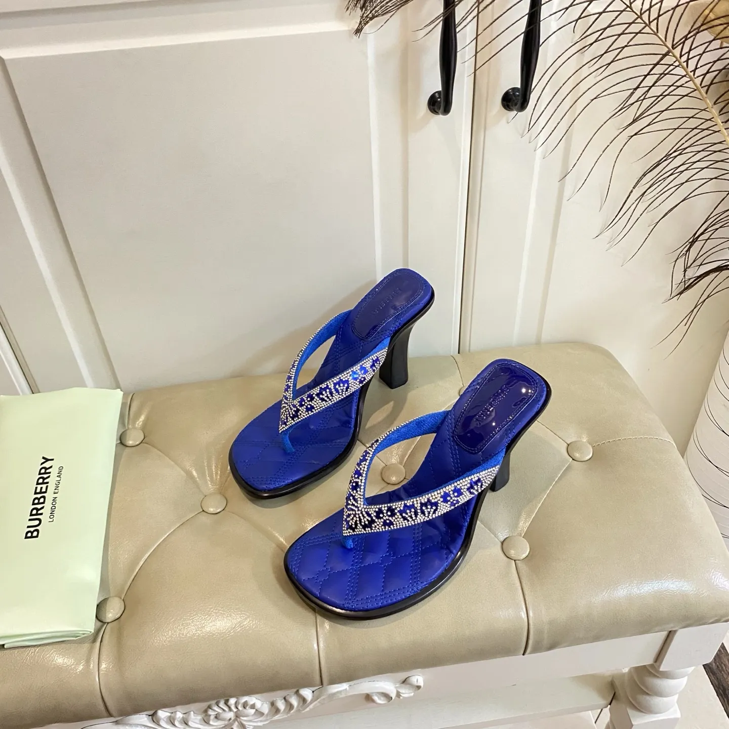 バーバリー新作ハイヒールのビーチサンダルブルー黒赤リボンデザイン - 画像 (4)