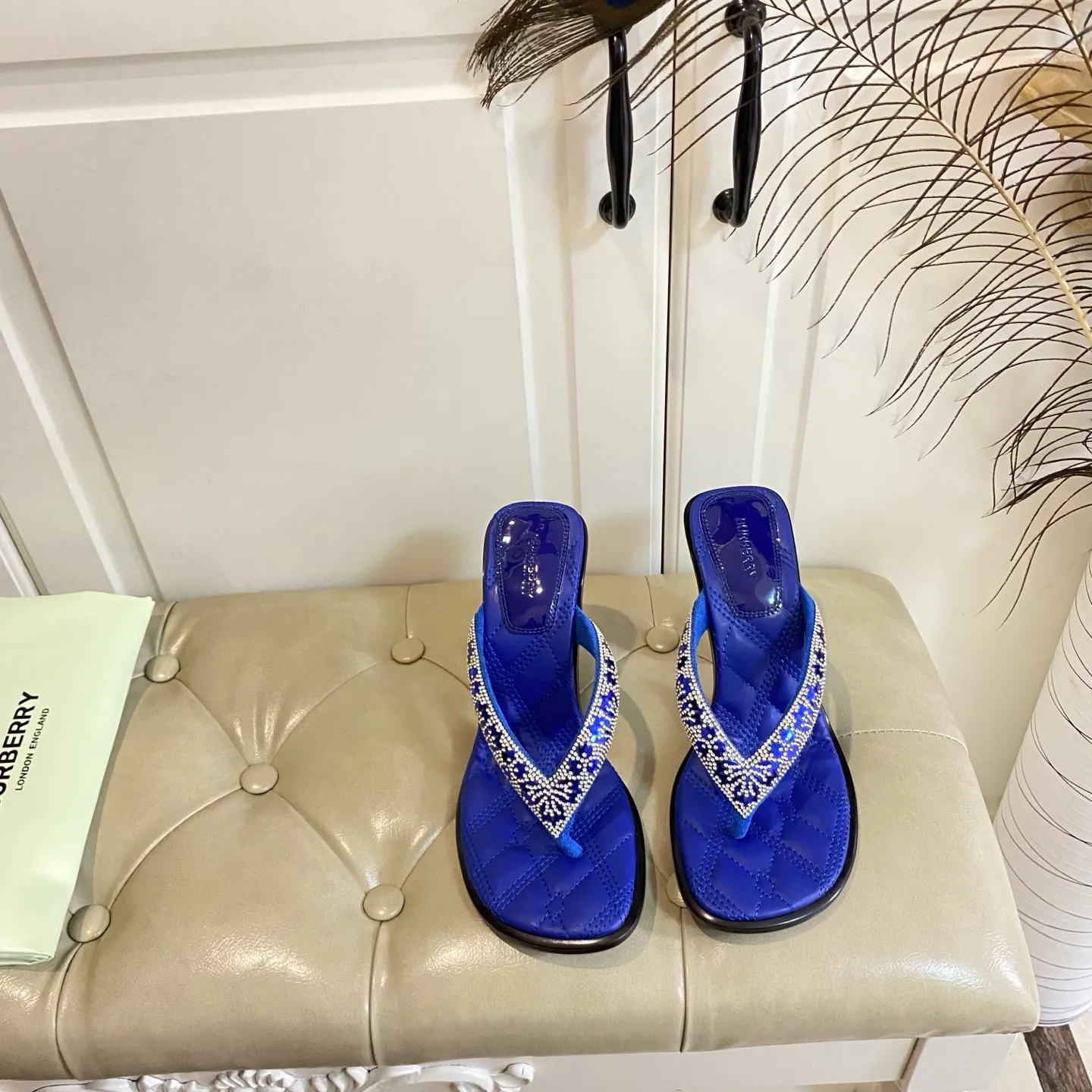 バーバリー新作ハイヒールのビーチサンダルブルー黒赤リボンデザイン - 画像 (5)