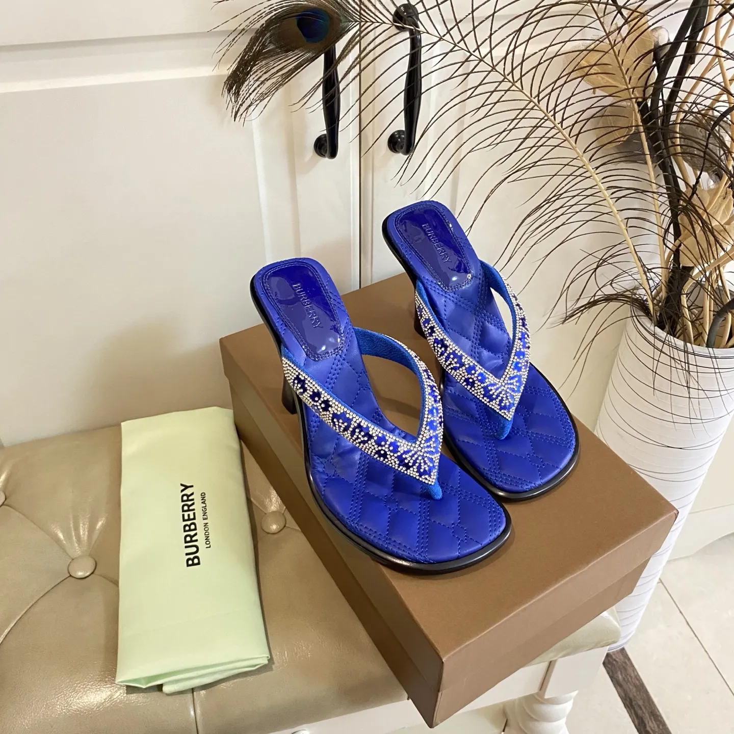 バーバリー新作ハイヒールのビーチサンダルブルー黒赤リボンデザイン - 画像 (6)