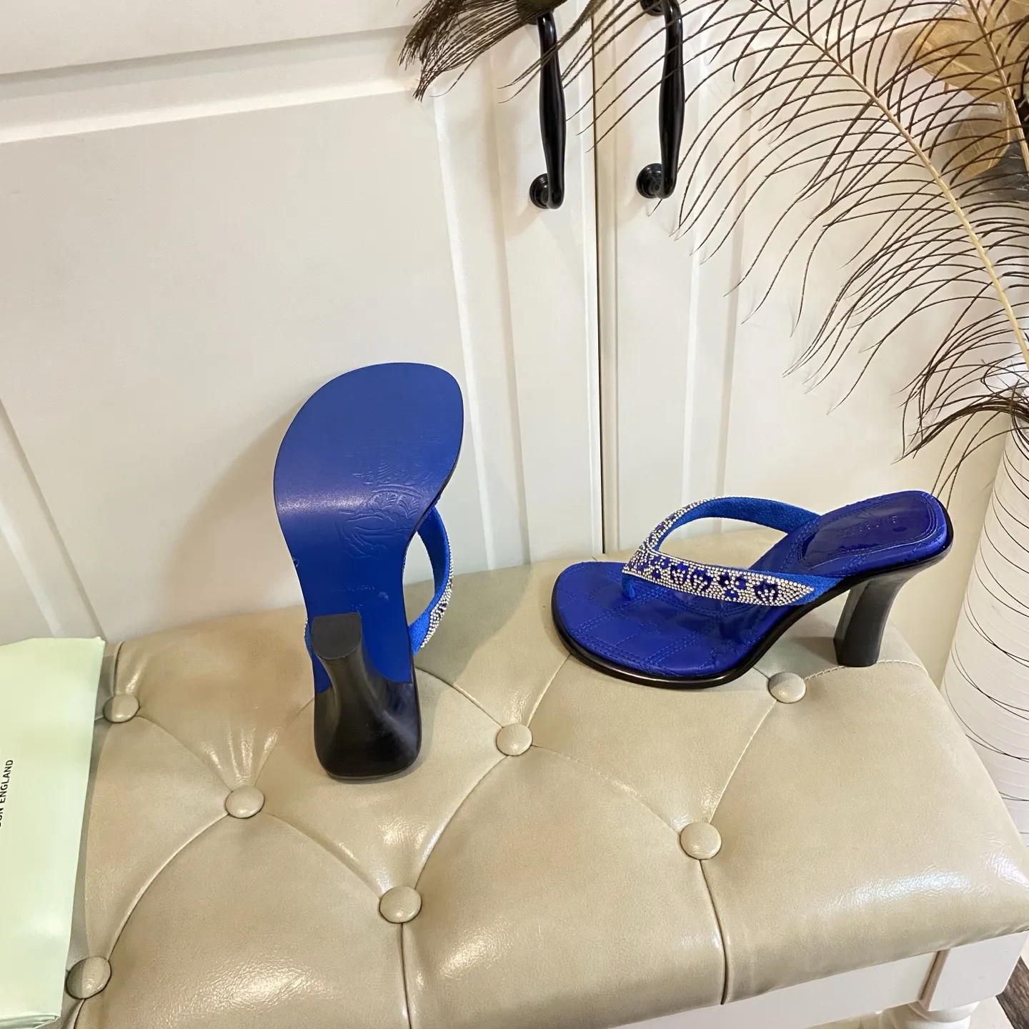 バーバリー新作ハイヒールのビーチサンダルブルー黒赤リボンデザイン - 画像 (8)