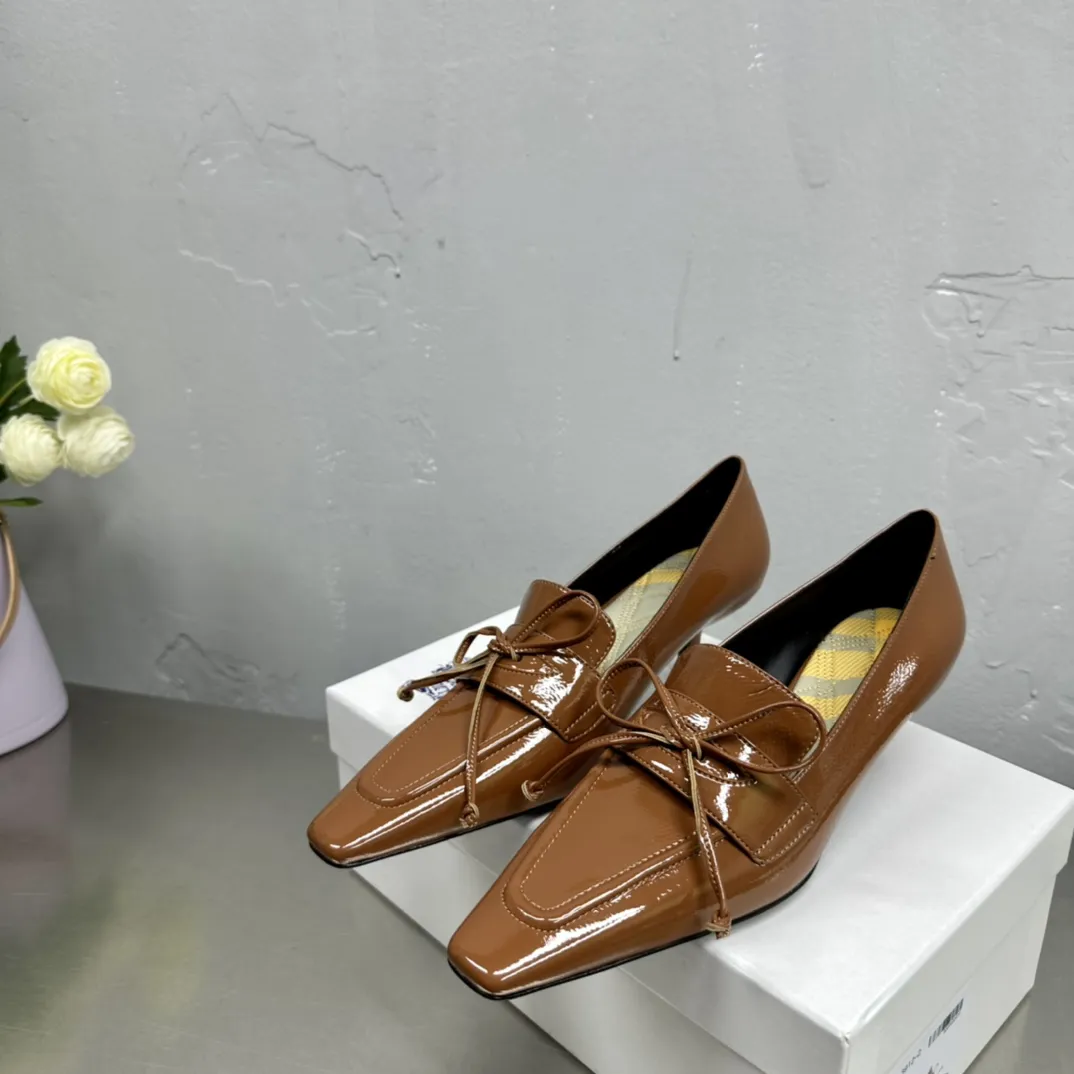 Burberry バターローファーリボンデザイン茶色新作