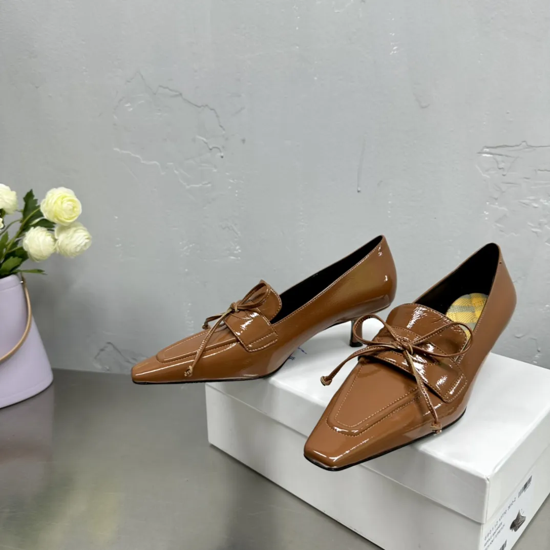 Burberry バターローファーリボンデザイン茶色新作 - 画像 (3)