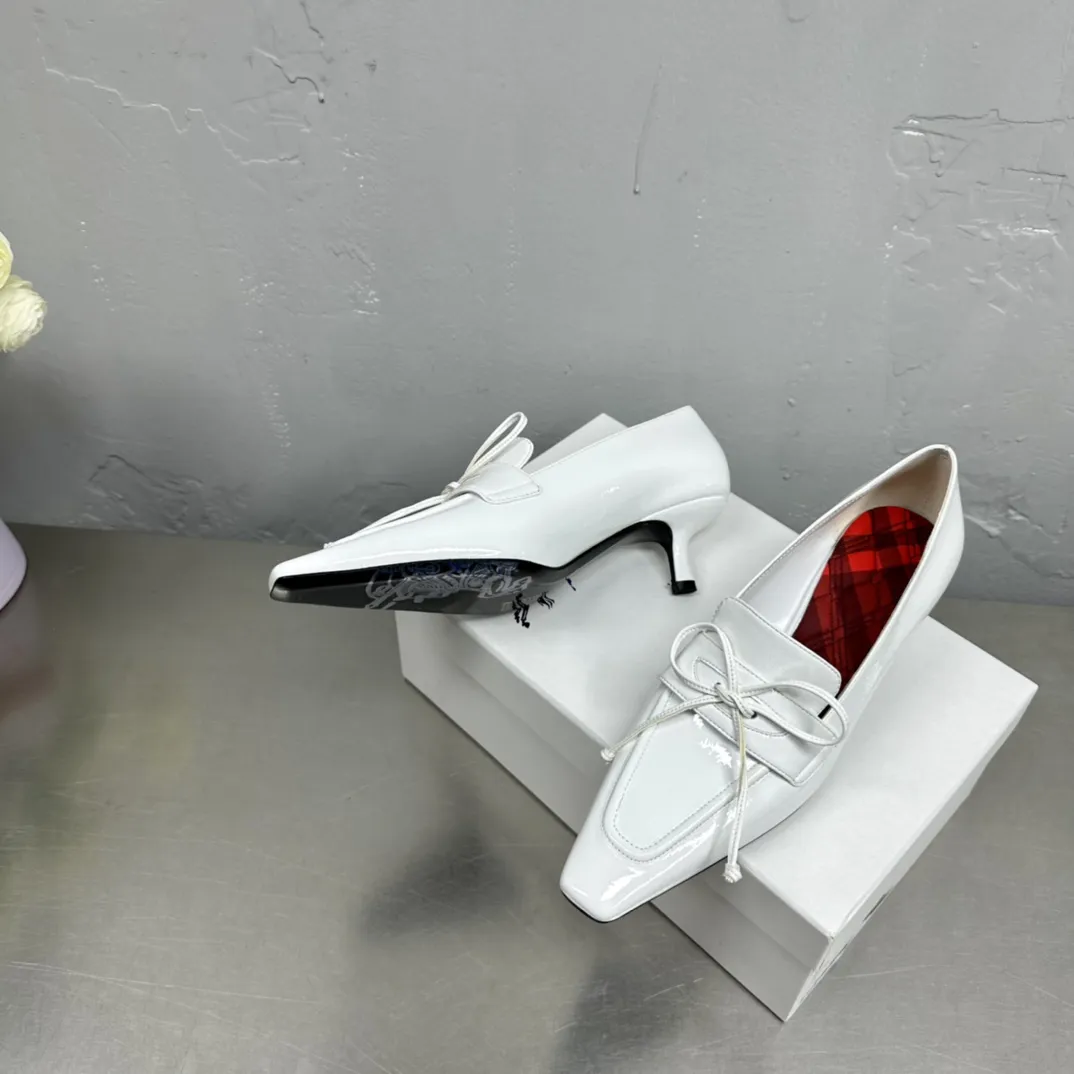 Burberry高品質なモデル白リボンローファー新作 - 画像 (4)