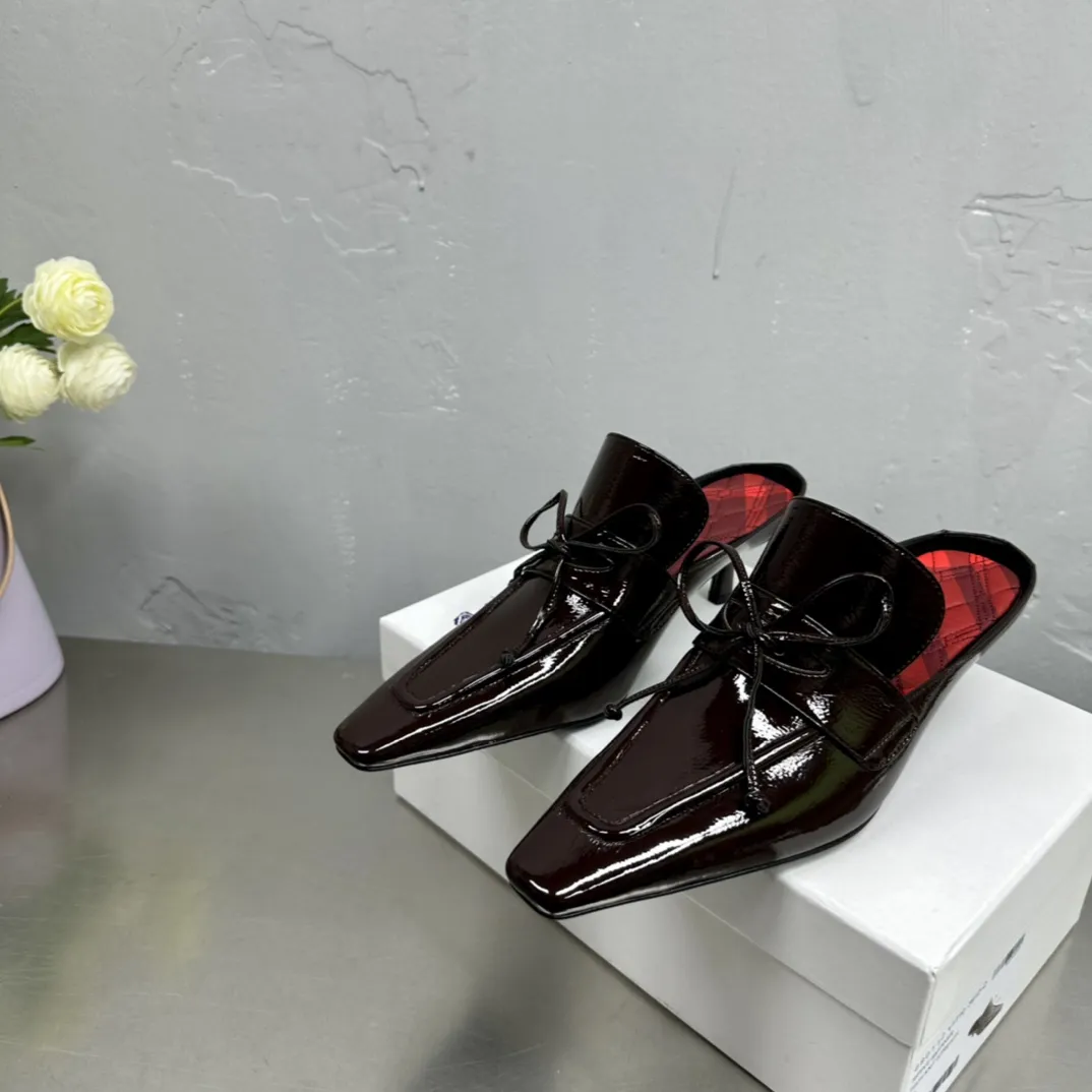 Burberry 2024春夏新作黒リボンスリッパ