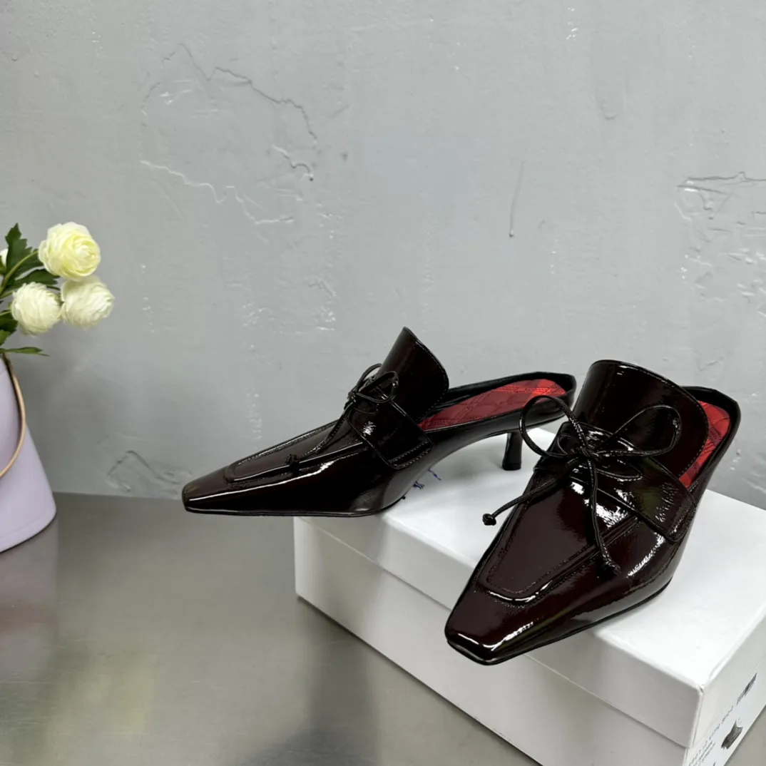 Burberry 2024春夏新作黒リボンスリッパ - 画像 (3)