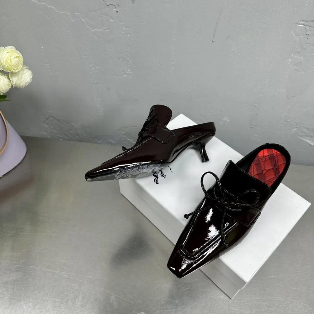 Burberry 2024春夏新作黒リボンスリッパ - 画像 (4)