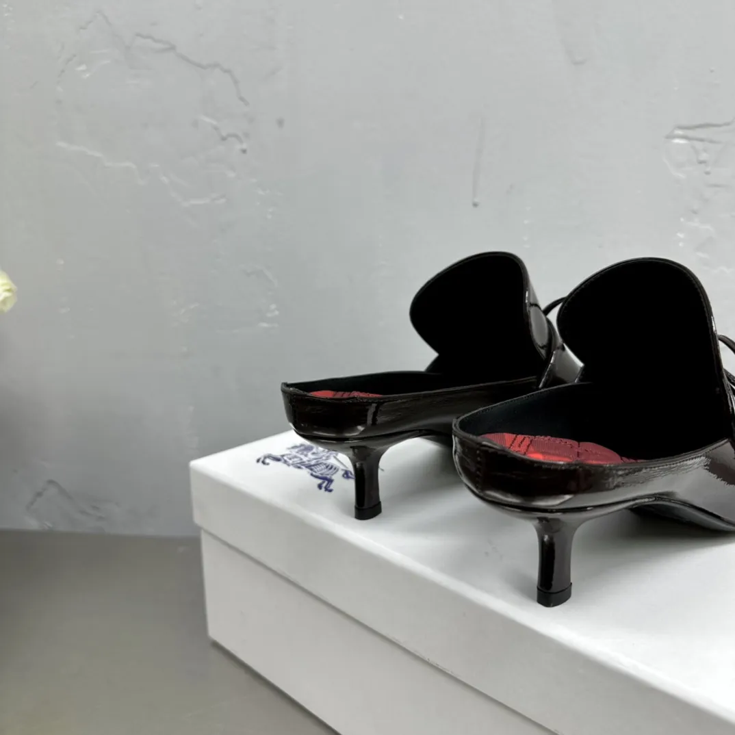 Burberry 2024春夏新作黒リボンスリッパ - 画像 (5)