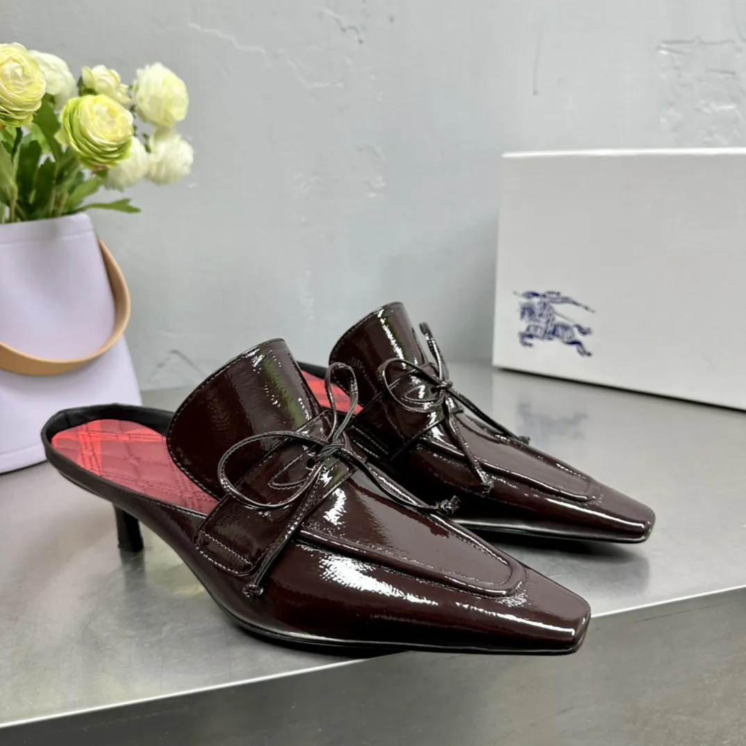 Burberry 2024春夏新作黒リボンスリッパ - 画像 (6)