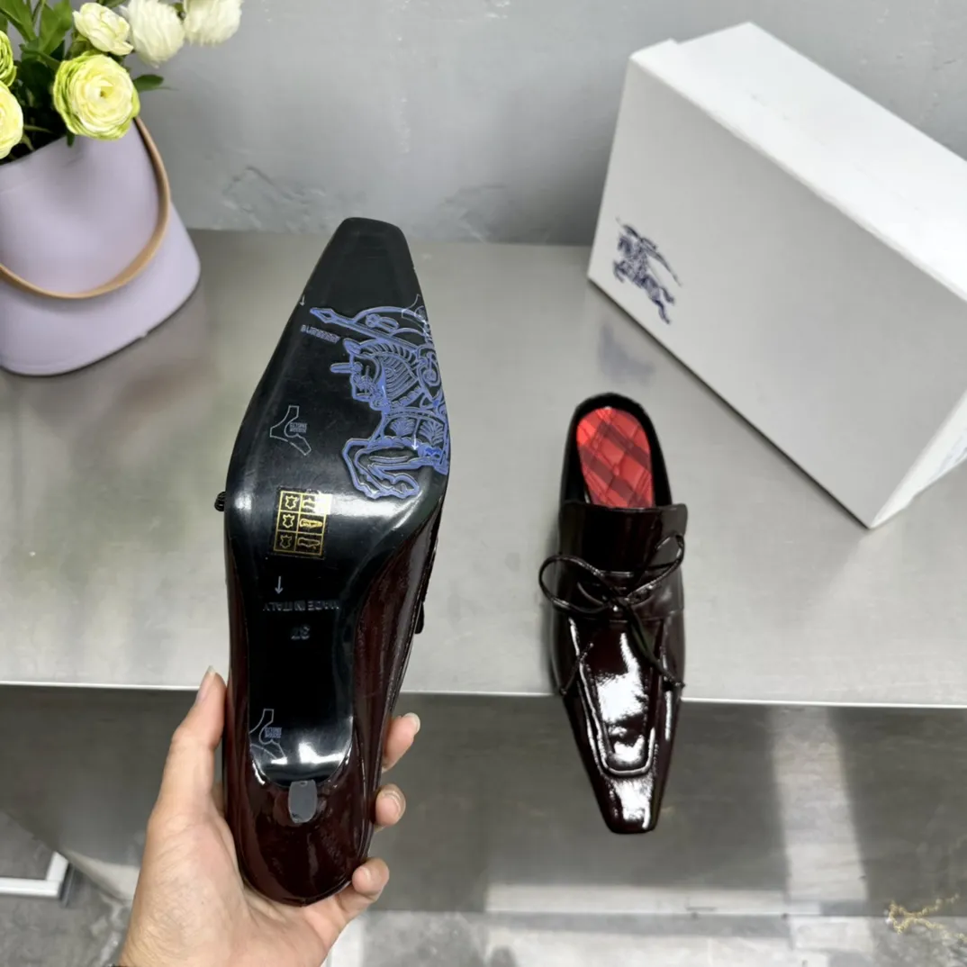 Burberry 2024春夏新作黒リボンスリッパ - 画像 (8)