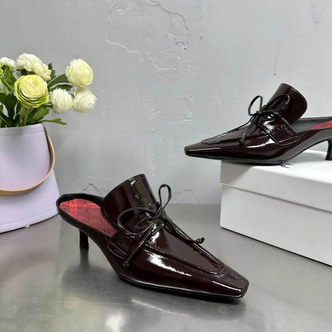 Burberry 2024春夏新作黒リボンスリッパ - 画像 (9)