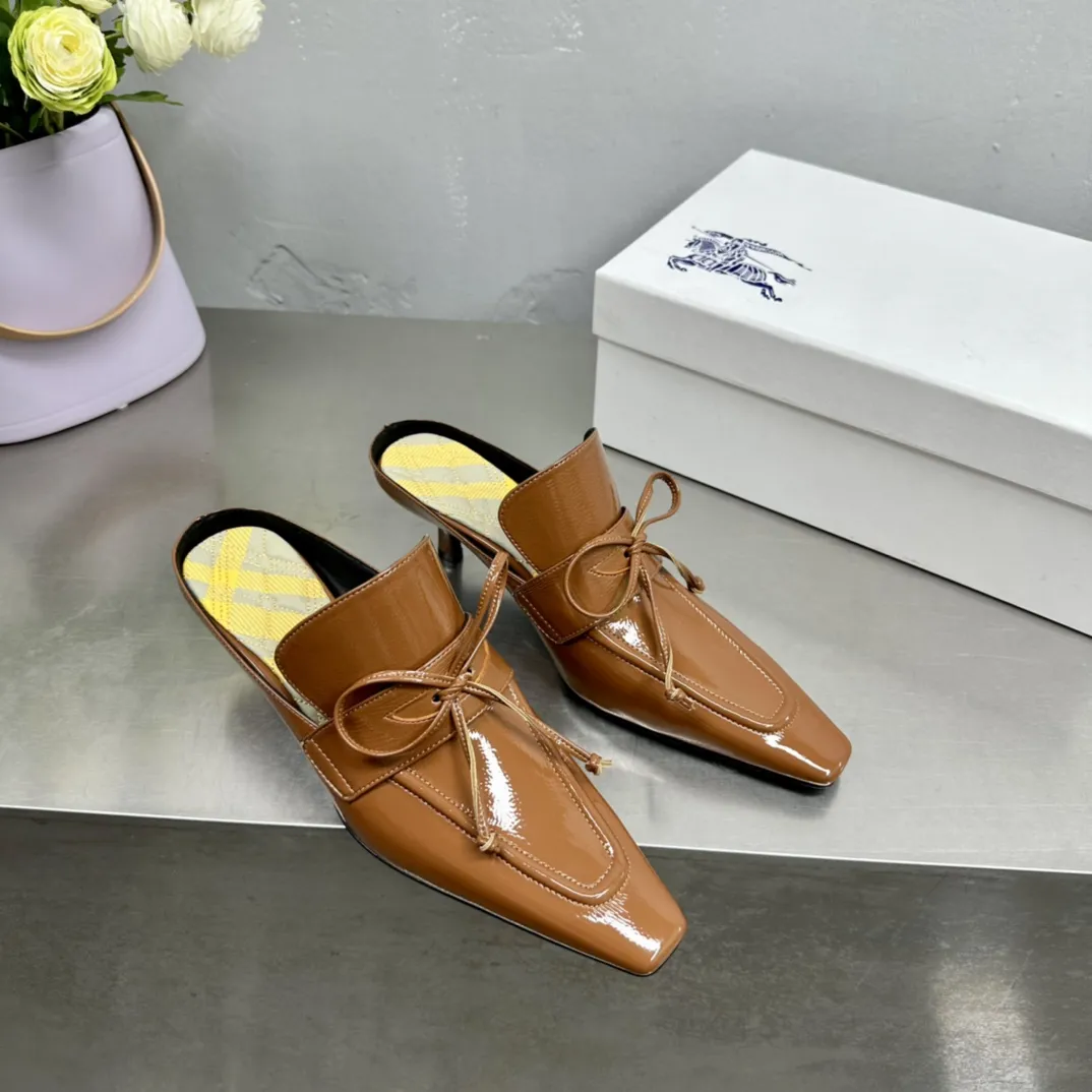 Burberry 2024春夏新作グレーリボンスリッパ - 画像 (5)