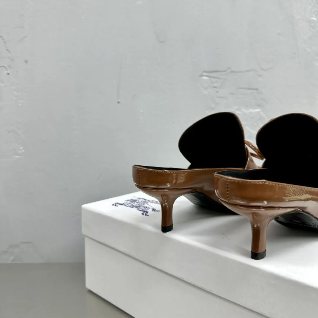 Burberry 2024春夏新作グレーリボンスリッパ - 画像 (8)